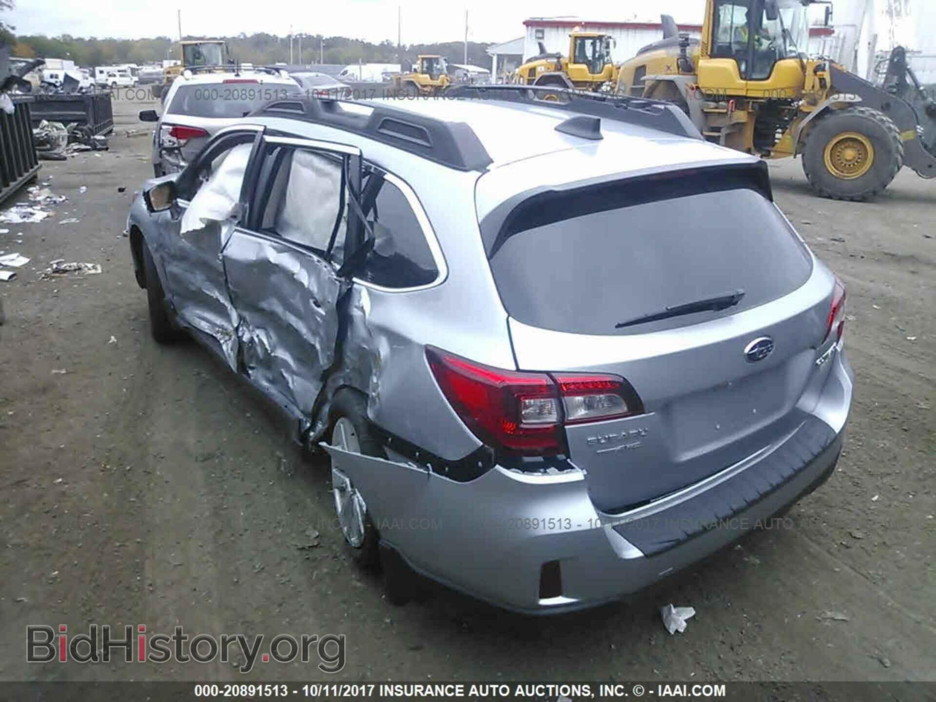 2017 Subaru Outback - VIN: 4S4BSAFC7H3214614 - Photo 3
