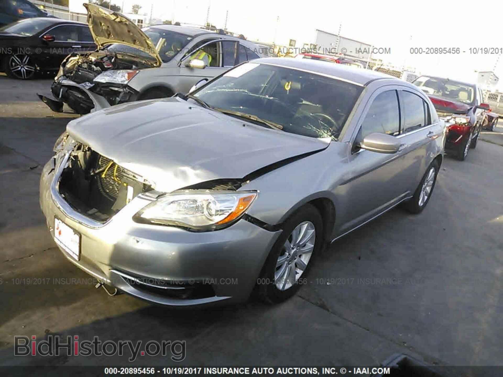 2014 Chrysler 200 - VIN: 1C3CCBBG6EN106168 - Фото 2
