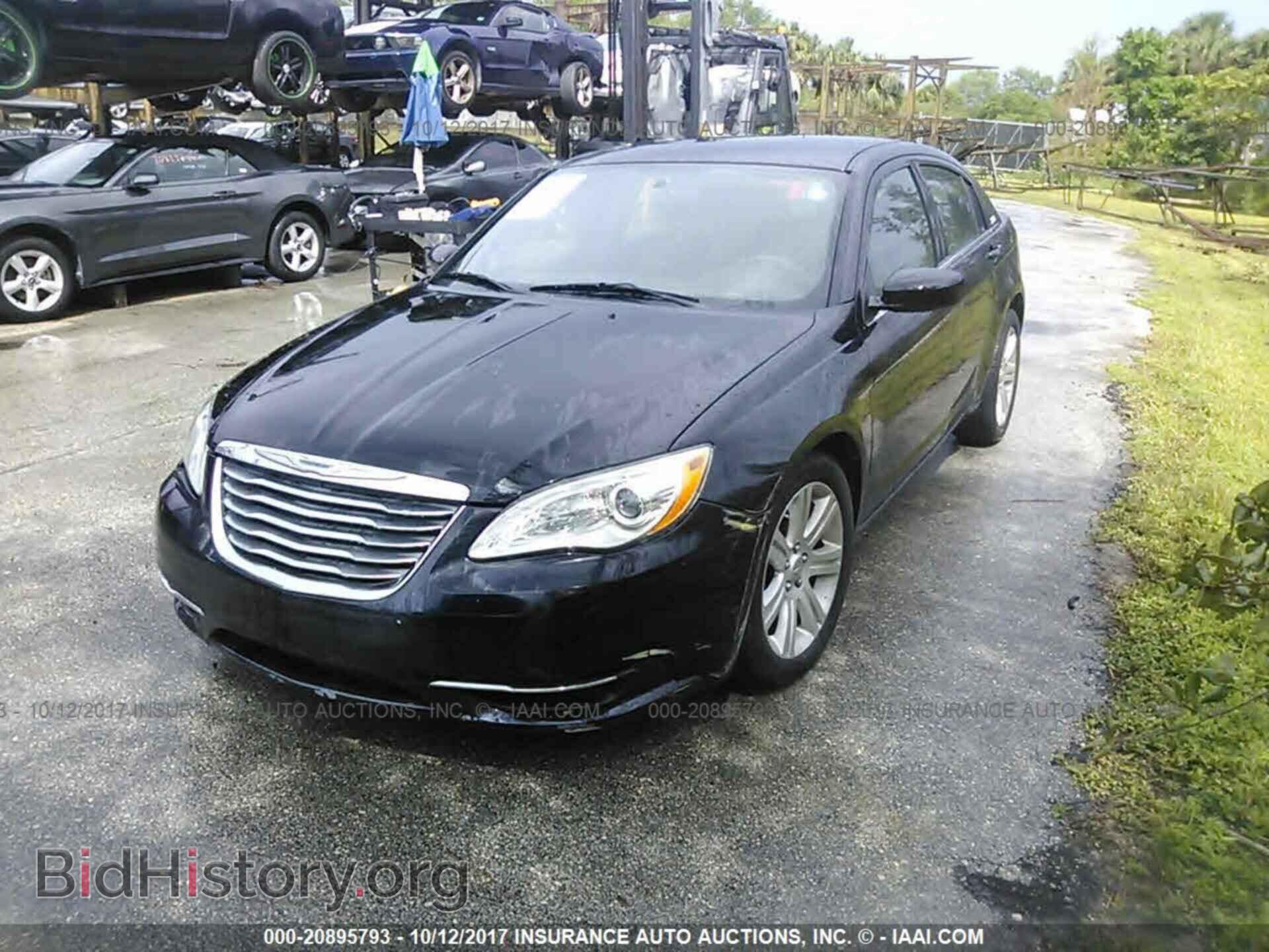 2013 Chrysler 200 - VIN: 1C3CCBAB3DN669568 - Photo 2