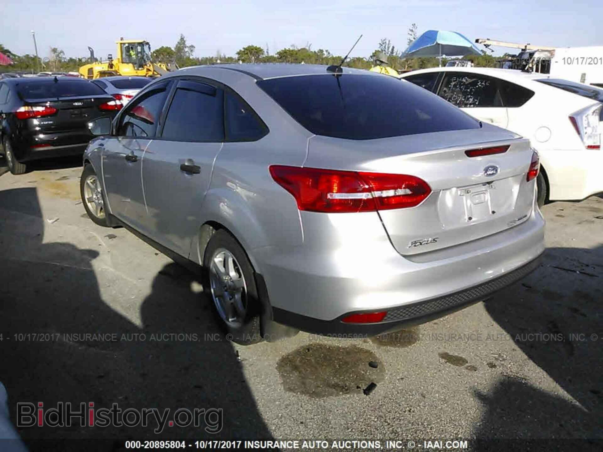 2015 Ford Focus - VIN: 1FADP3E21FL286138 - Photo 3