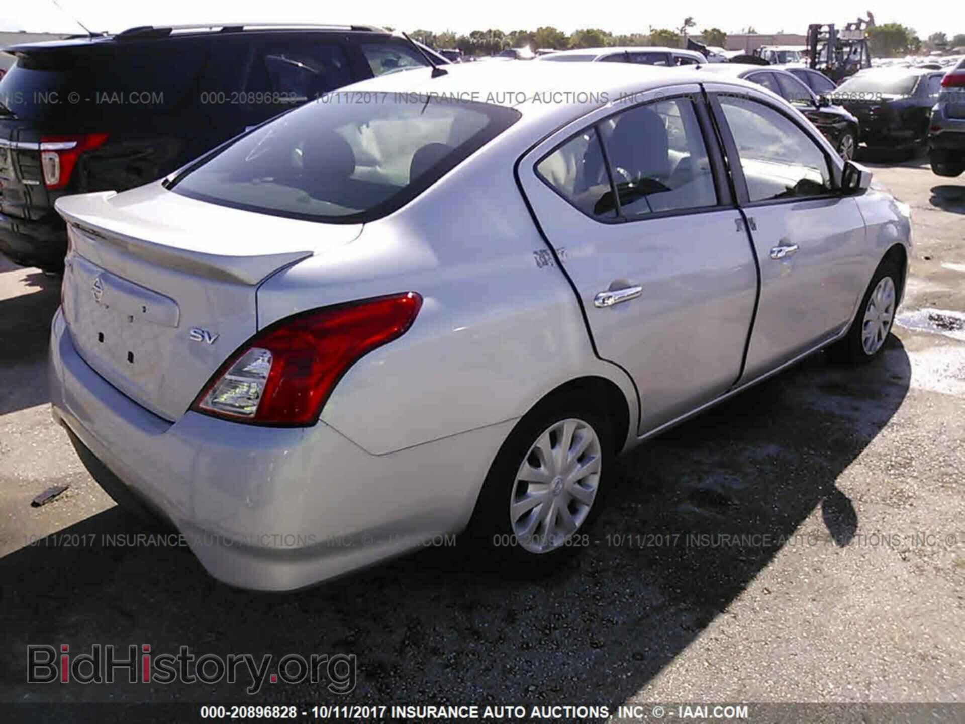 2017 Nissan Versa - VIN: 3N1CN7AP3HL806483 - Фото 4