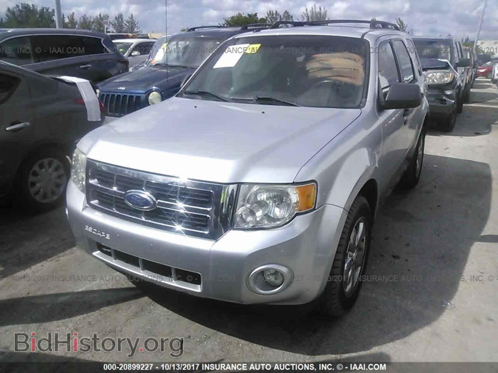 2011 Ford Escape - VIN: 1FMCU0DG6BKB88132 - Photo 2