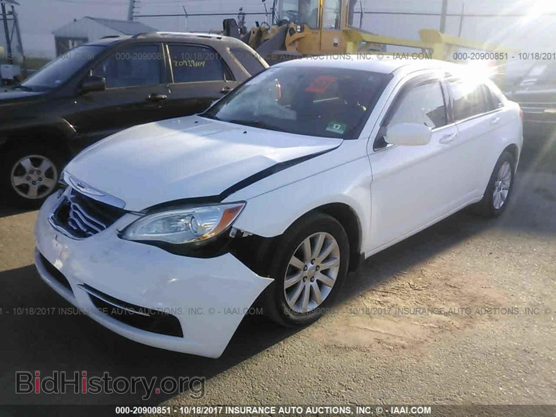 2011 Chrysler 200 - VIN: 1C3BC1FB5BN548200 - Photo 2