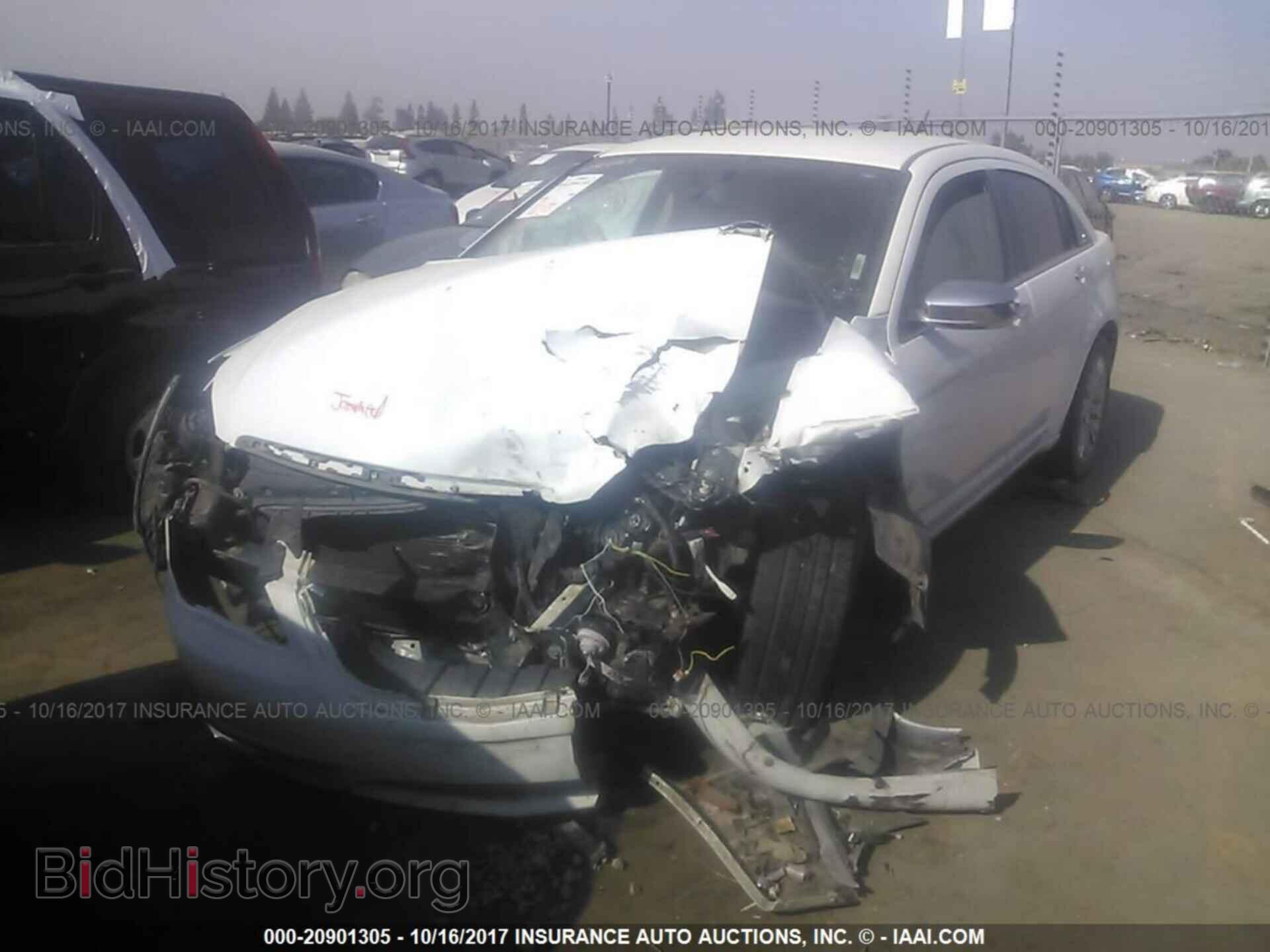 2012 Chrysler 200 - VIN: 1C3CCBCG1CN107983 - Фото 2