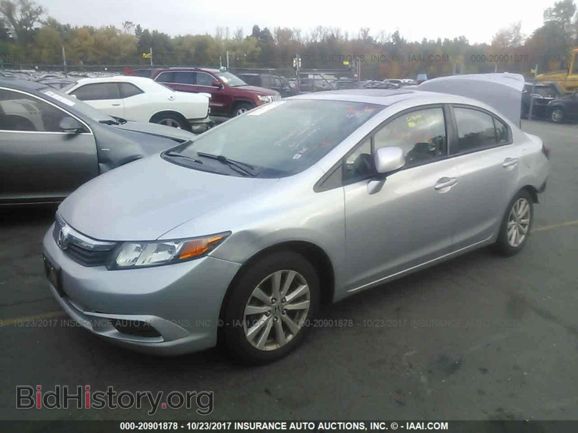 2012 Honda Civic - VIN: 2HGFB2F88CH588048 - Photo 2