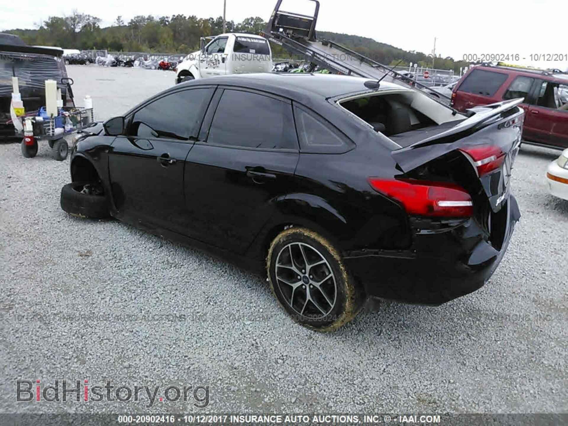 2016 Ford Focus - VIN: 1FADP3F23GL390579 - Photo 3