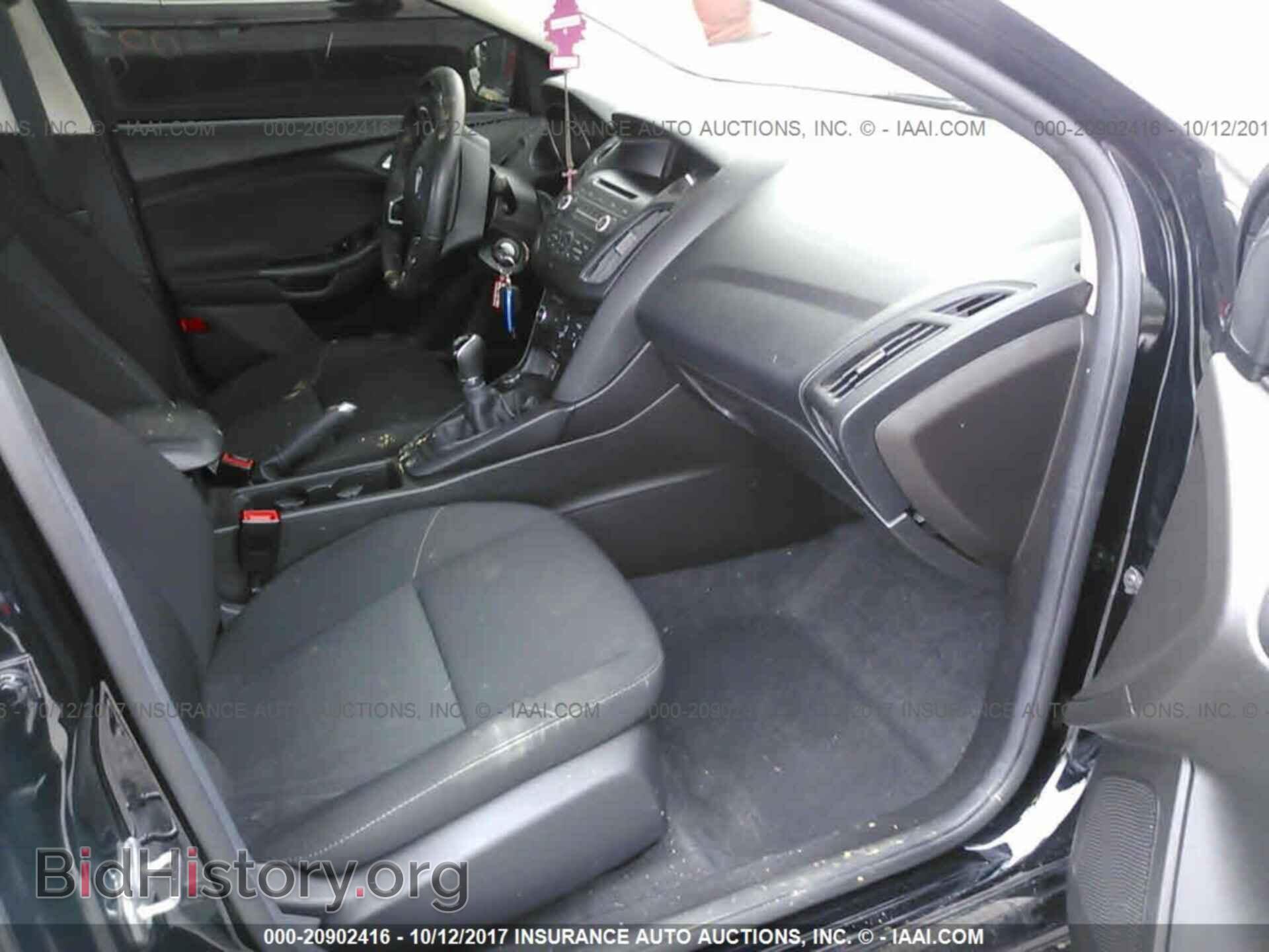 2016 Ford Focus - VIN: 1FADP3F23GL390579 - Photo 5
