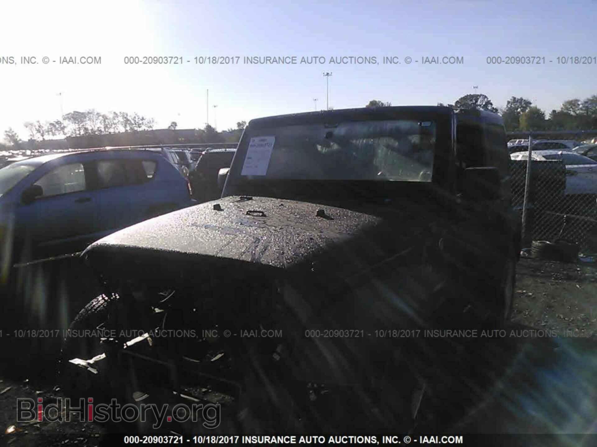 2011 Jeep Wrangler - VIN: 1J4GA5D18BL632249 - Фото 2
