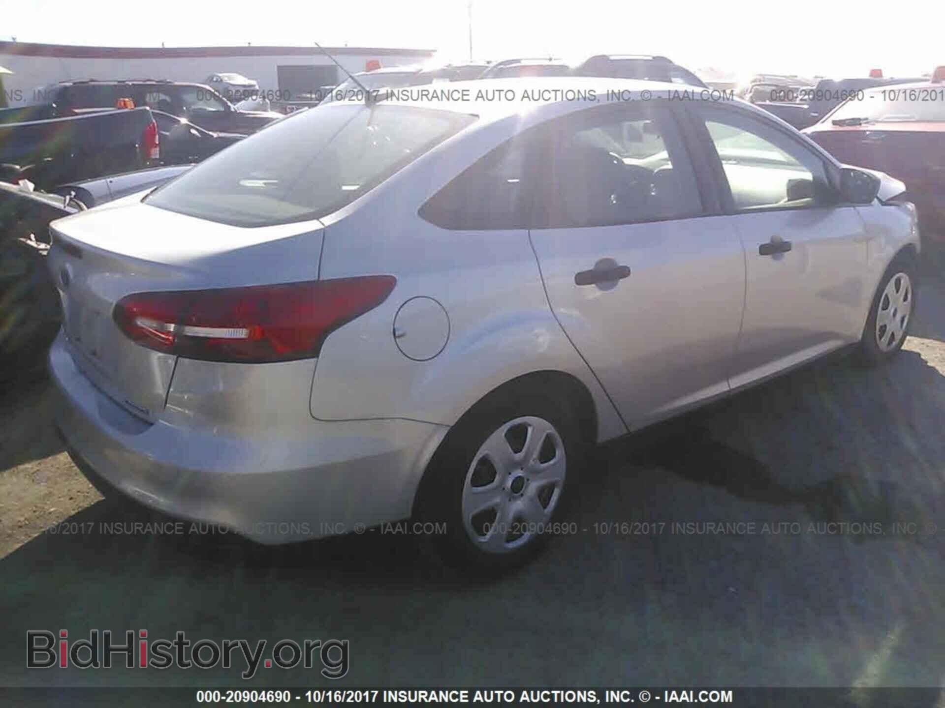 2015 Ford Focus - VIN: 1FADP3E28FL268817 - Photo 4