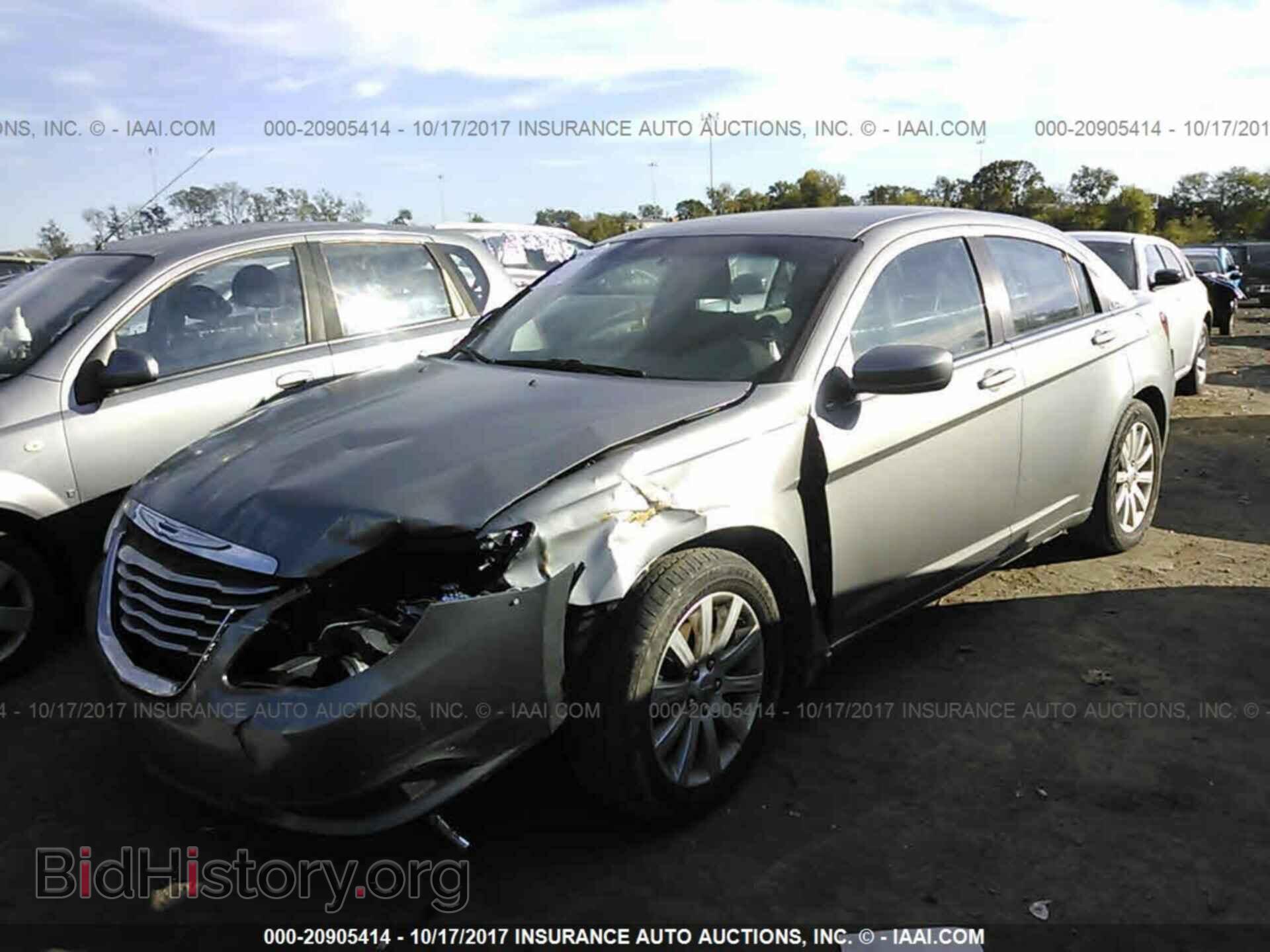 2013 Chrysler 200 - VIN: 1C3CCBBB1DN553526 - Фото 2