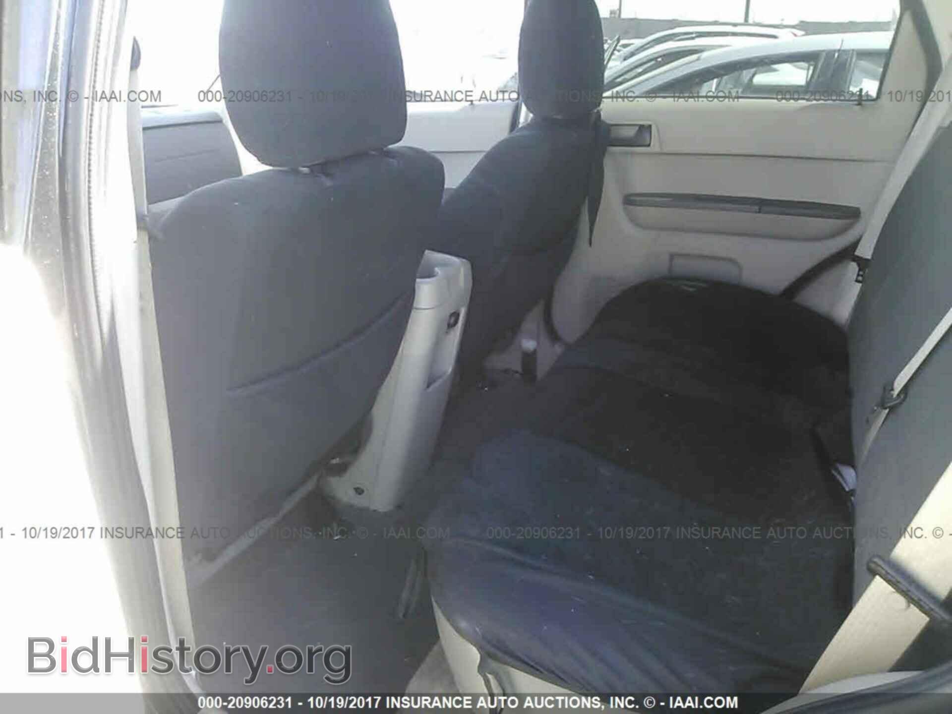 2011 Ford Escape - VIN: 1FMCU0C78BKA24446 - Фото 8