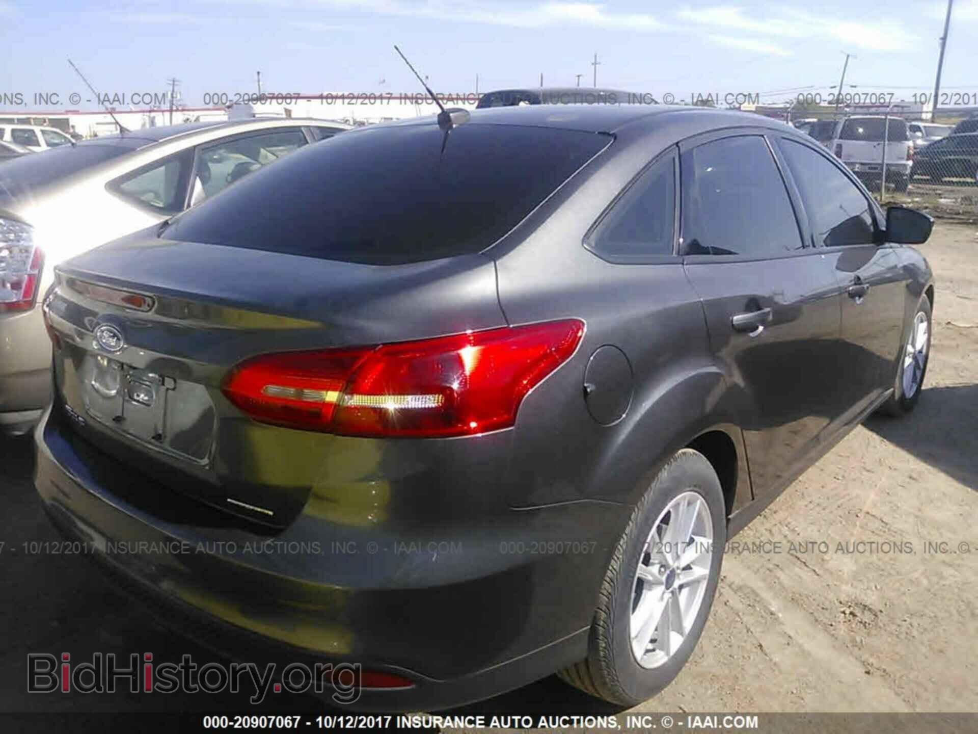 2016 Ford Focus - VIN: 1FADP3F27GL324486 - Photo 4