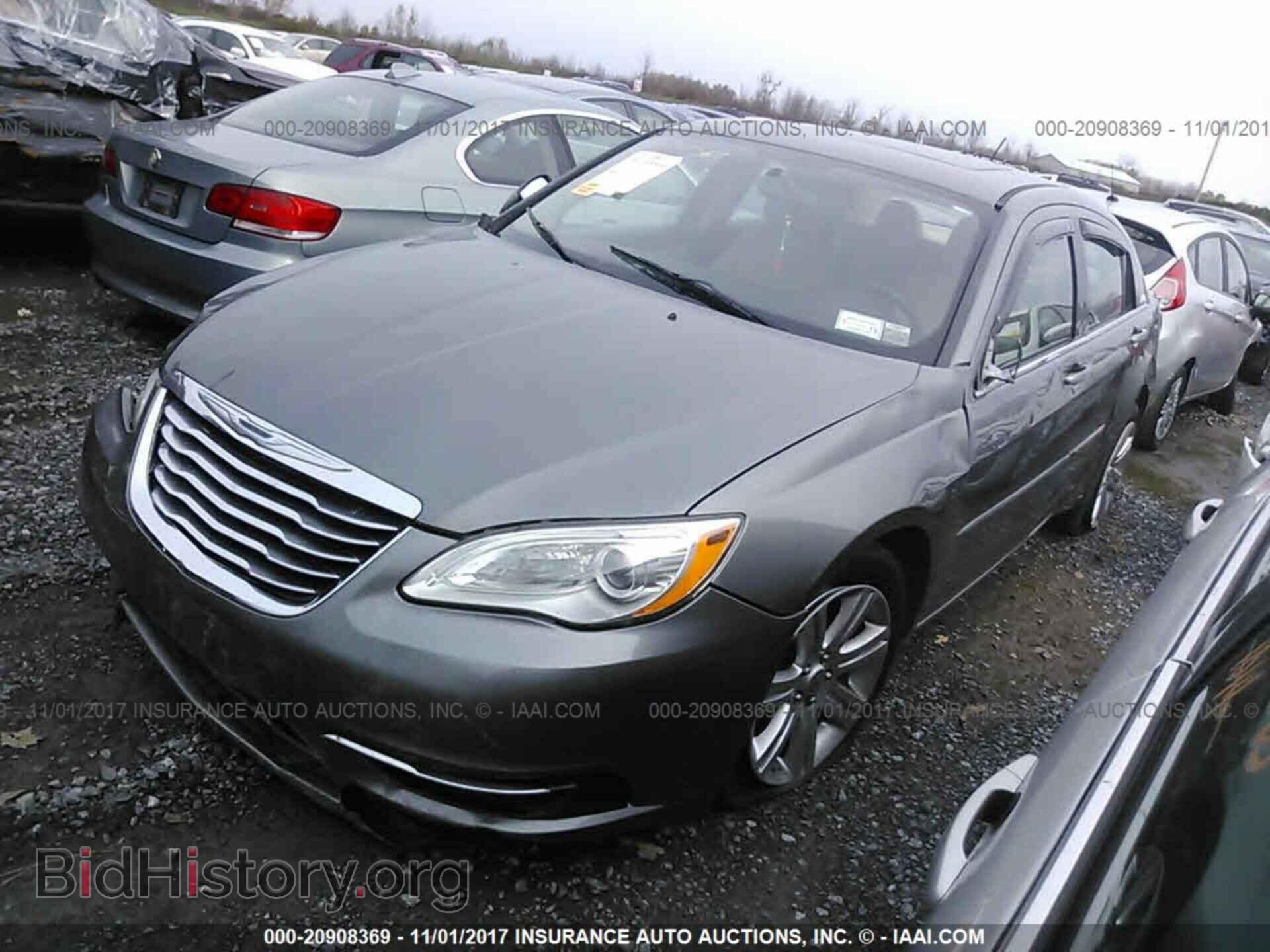 2013 Chrysler 200 - VIN: 1C3CCBBB0DN703920 - Фото 2