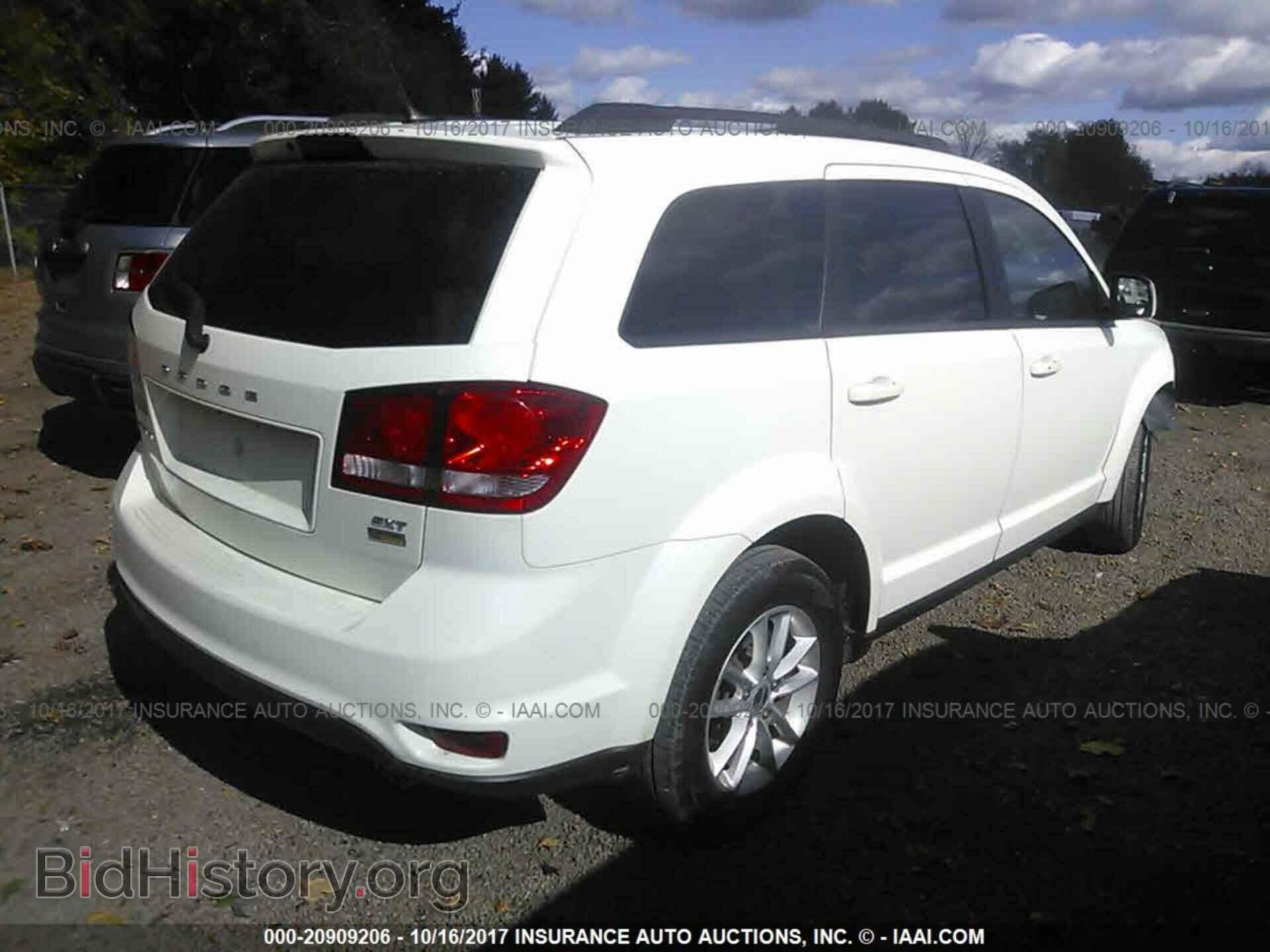 2015 Dodge Journey - VIN: 3C4PDCBG0FT628182 - Photo 4