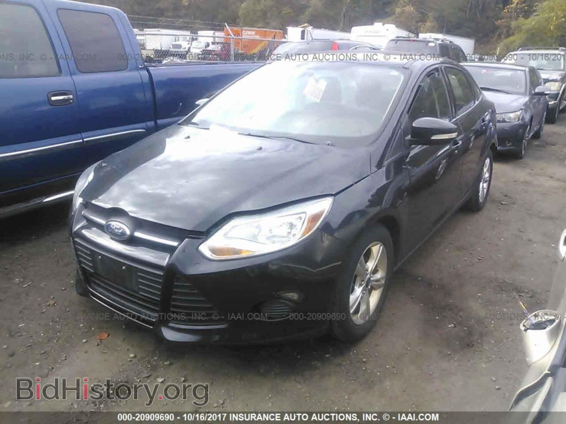 2014 Ford Focus - VIN: 1FADP3F23EL215018 - Photo 2