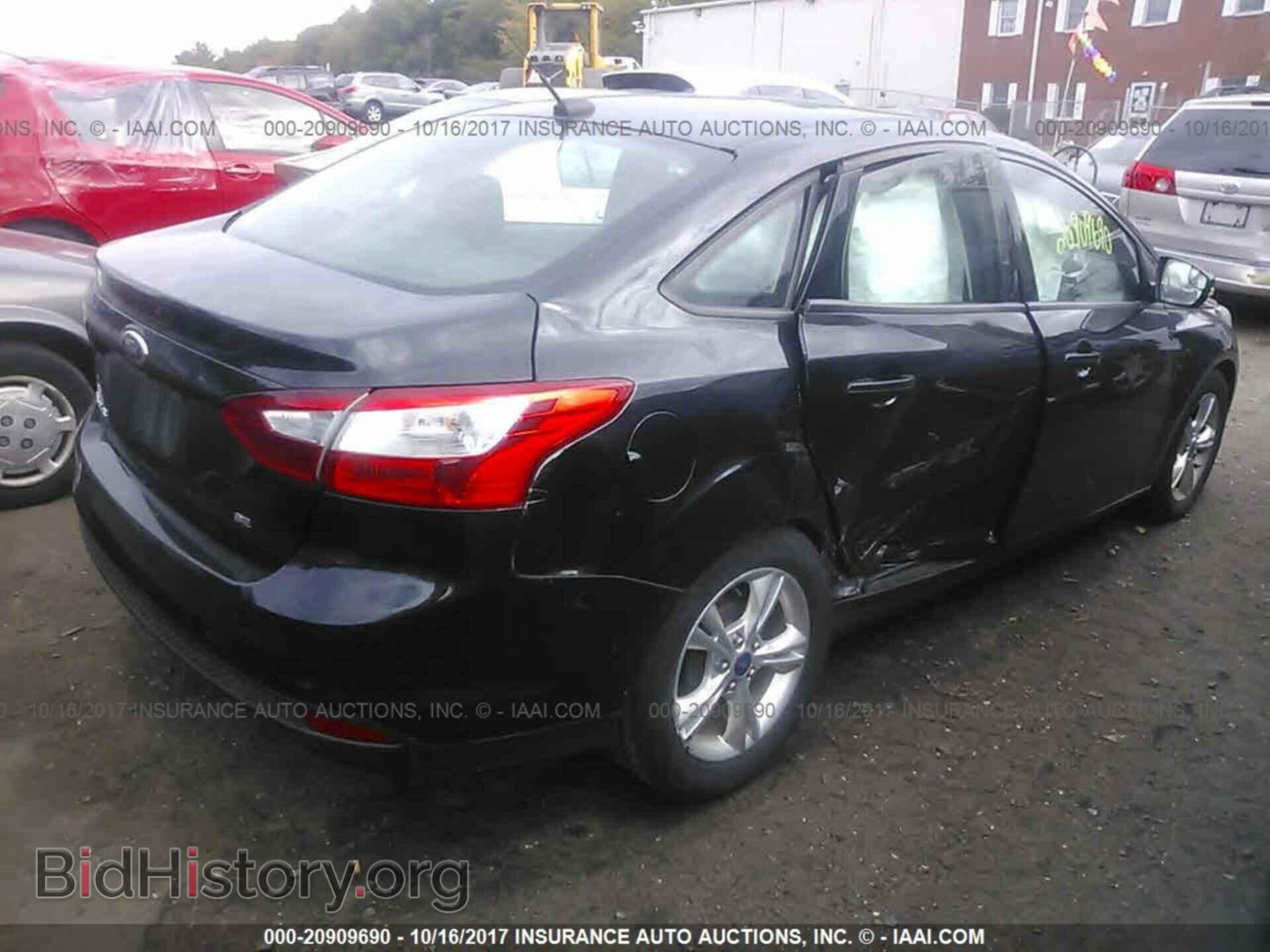 2014 Ford Focus - VIN: 1FADP3F23EL215018 - Photo 4
