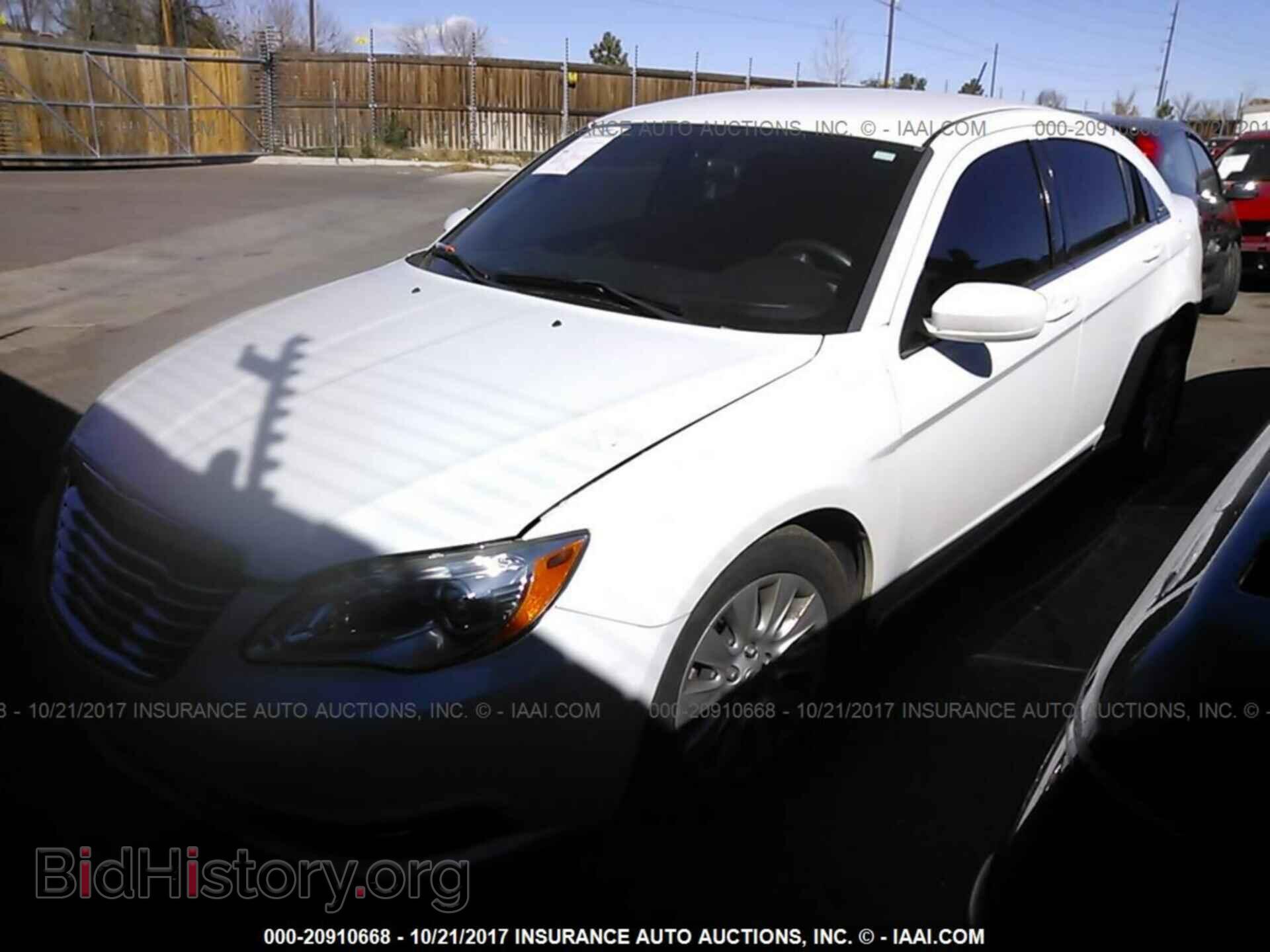 2012 Chrysler 200 - VIN: 1C3CCBAB6CN320158 - Фото 2