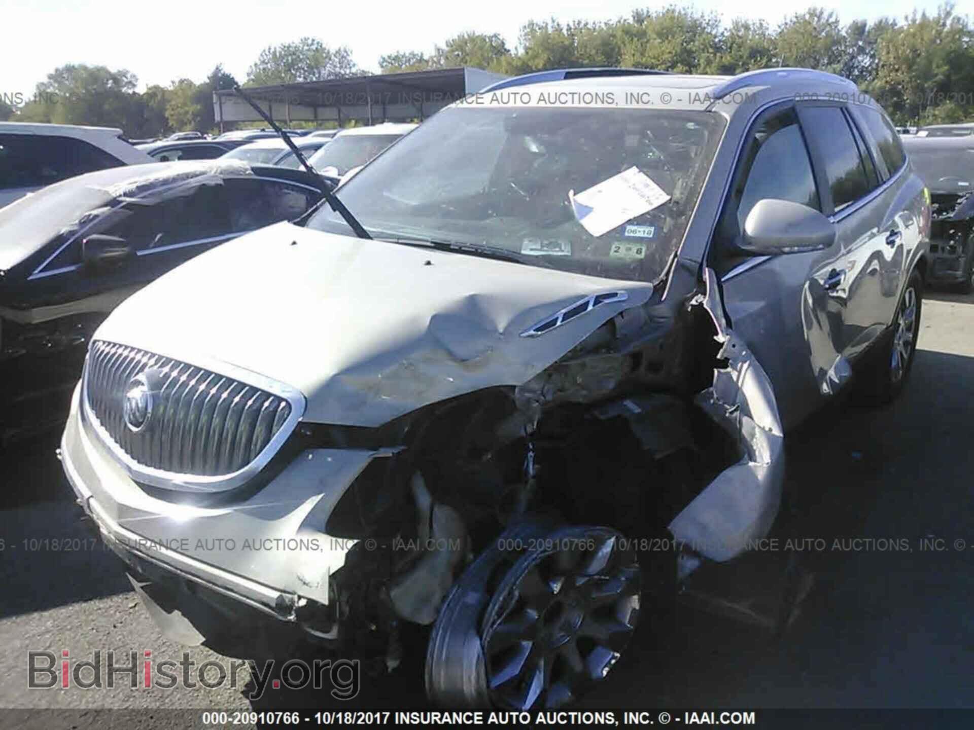 2012 Buick Enclave - VIN: 5GAKRDEDXCJ217427 - Photo 2