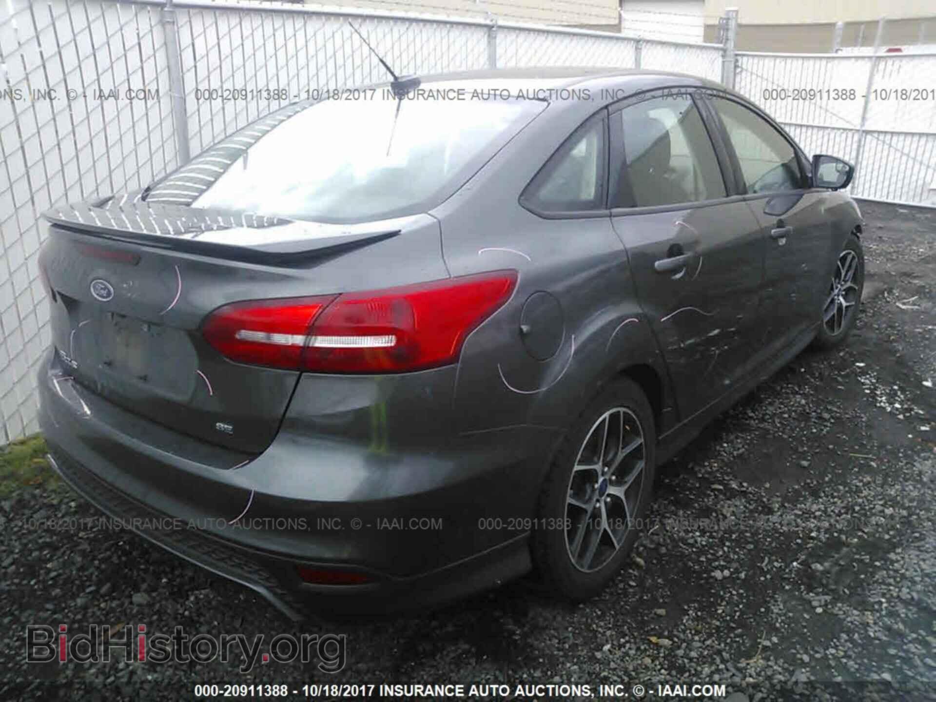 2015 Ford Focus - VIN: 1FADP3F27FL241879 - Photo 4