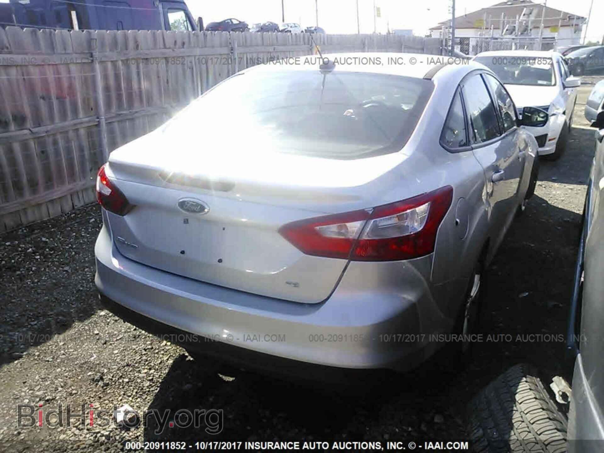 2014 Ford Focus - VIN: 1FADP3F2XEL418214 - Photo 4