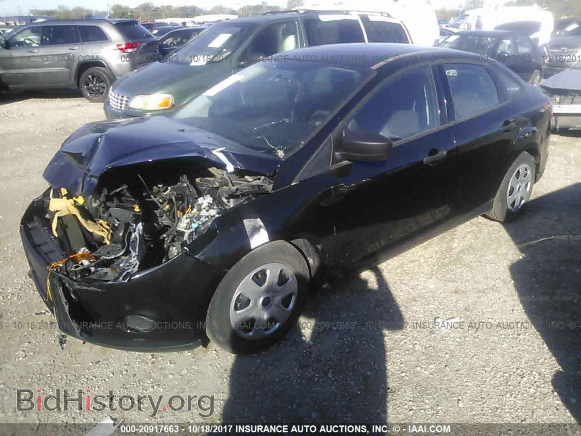 2014 Ford Focus - VIN: 1FADP3E22EL404082 - Photo 2