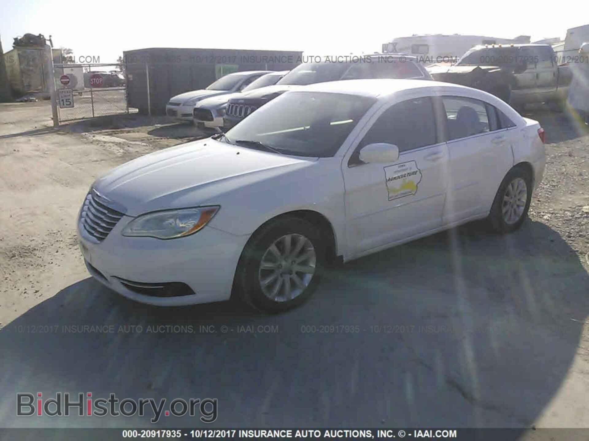 2013 Chrysler 200 - VIN: 1C3CCBBG8DN711162 - Фото 2