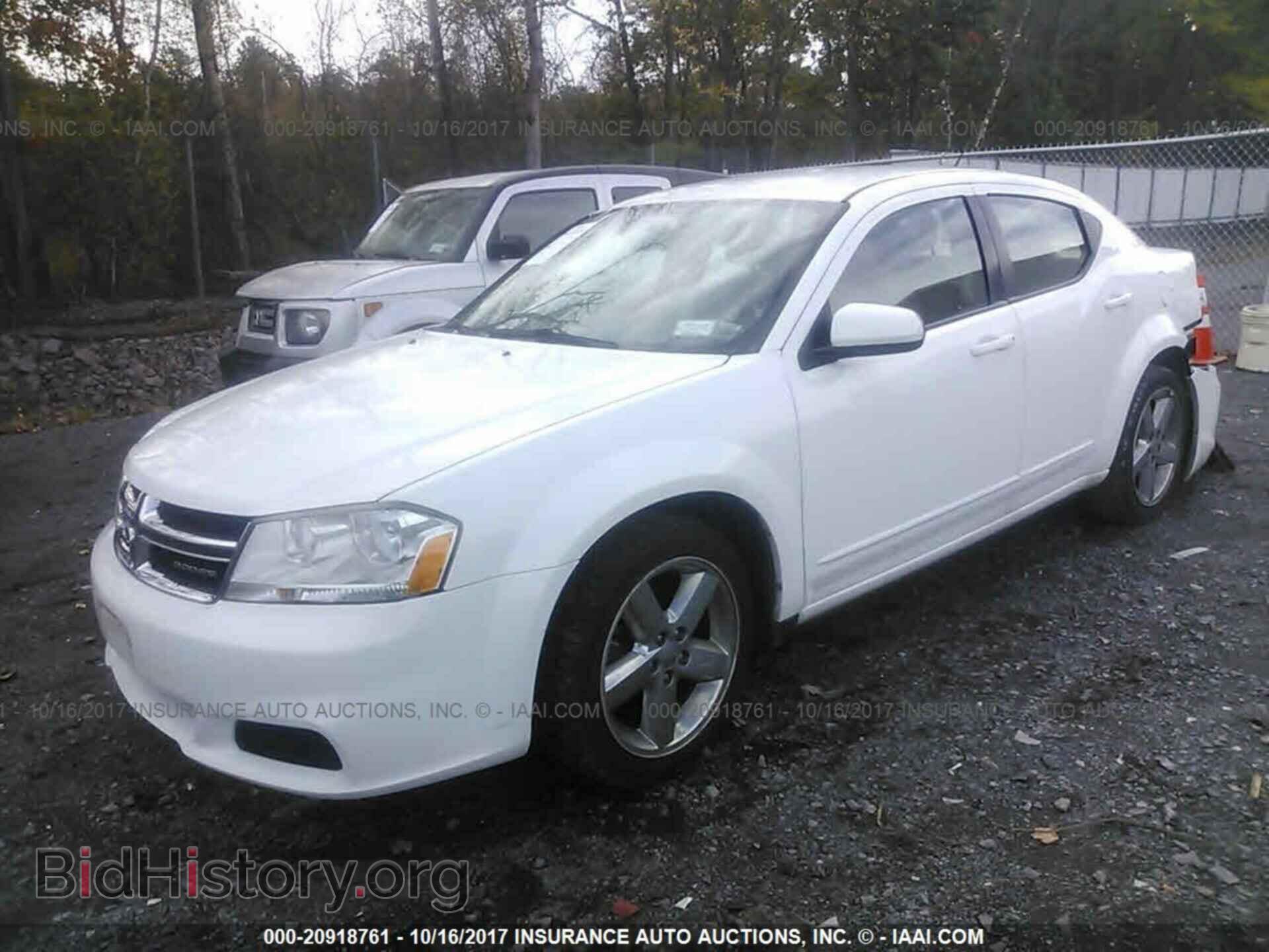 2011 Dodge Avenger - VIN: 1B3BD1FB8BN556902 - Фото 2