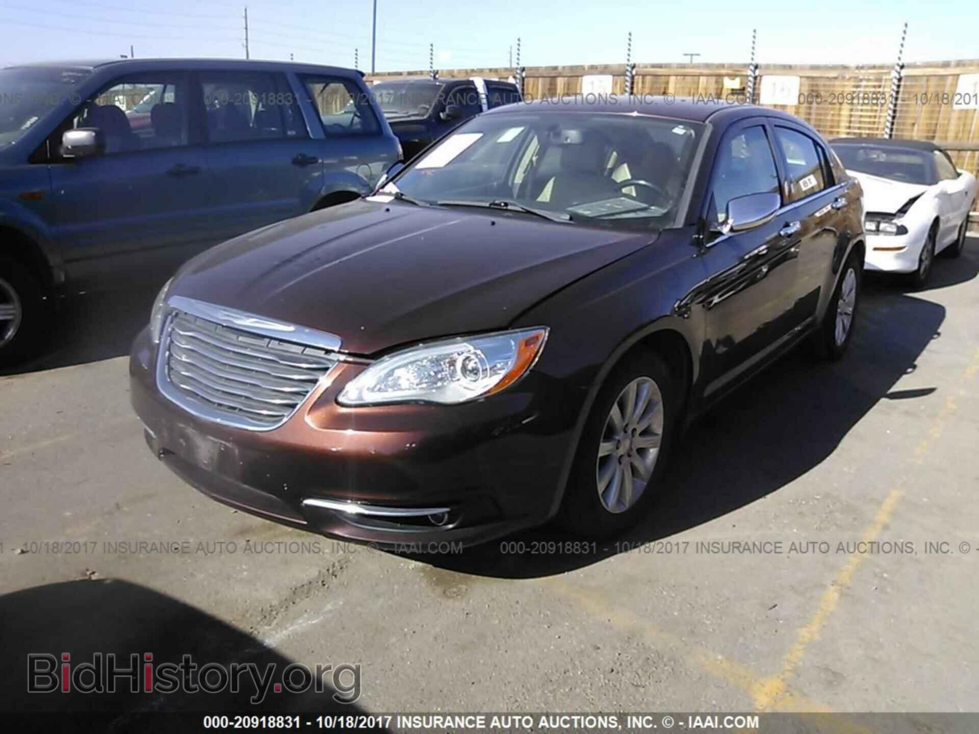 2013 Chrysler 200 - VIN: 1C3CCBCG2DN556476 - Photo 2