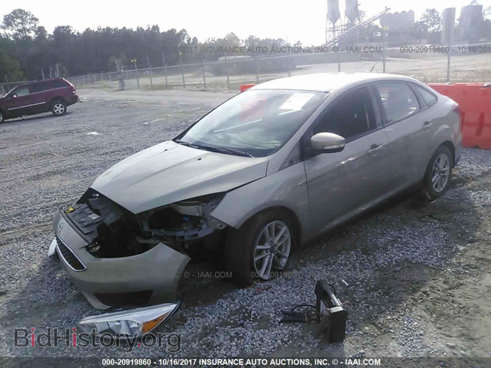 2015 Ford Focus - VIN: 1FADP3F28FL234620 - Photo 2
