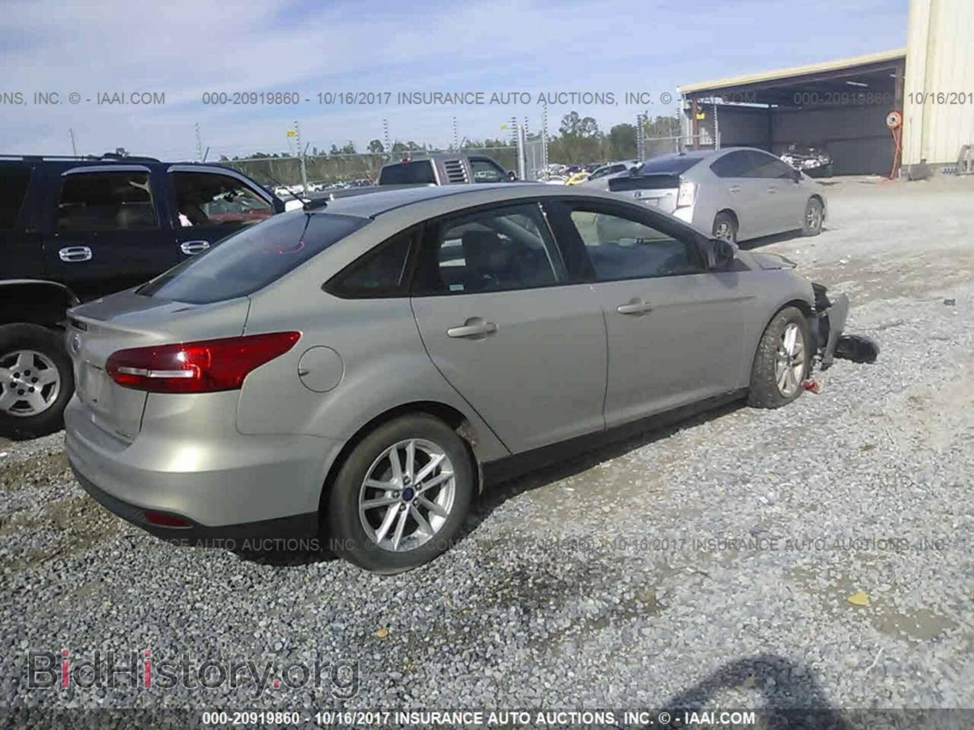 2015 Ford Focus - VIN: 1FADP3F28FL234620 - Photo 4