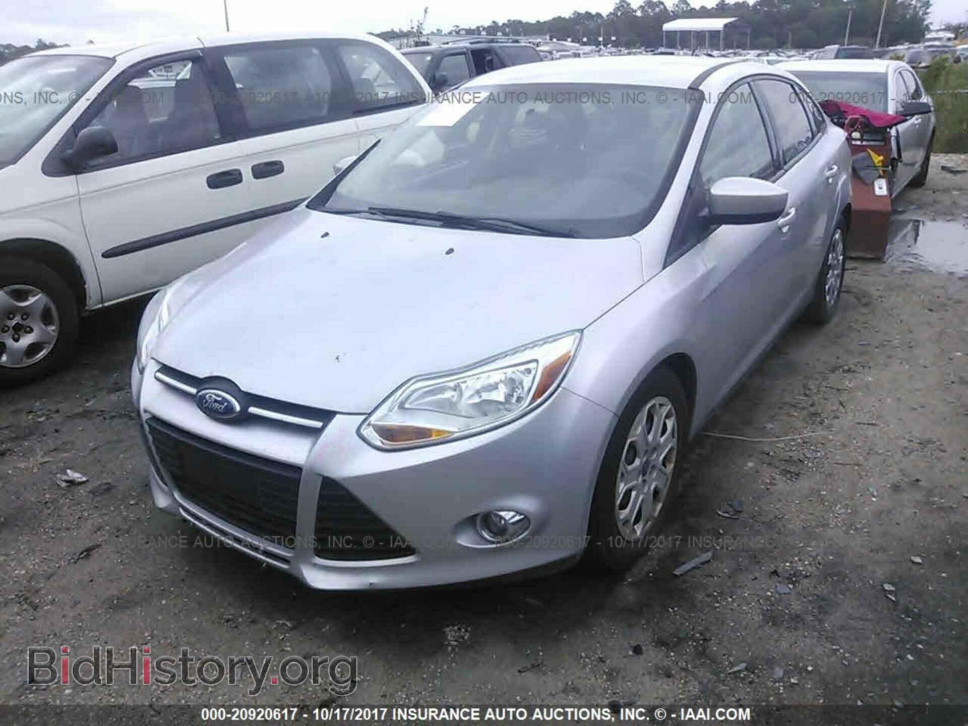 2012 Ford Focus - VIN: 1FAHP3F22CL225067 - Фото 2