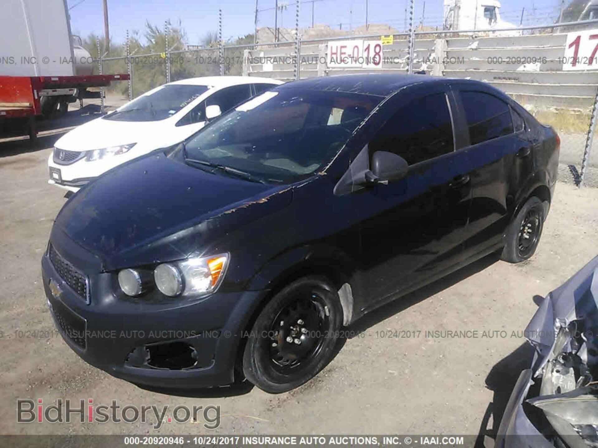 2014 Chevrolet Sonic - VIN: 1G1JA5SH5E4103179 - Фото 2