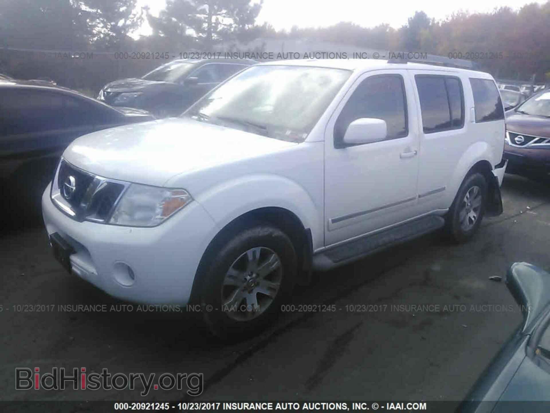 2011 Nissan Pathfinder - VIN: 5N1AR1NBXBC613136 - Фото 2