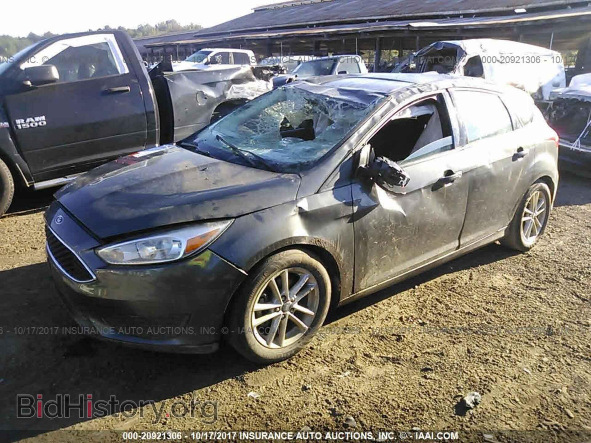 2016 Ford Focus - VIN: 1FADP3K2XGL284054 - Photo 2