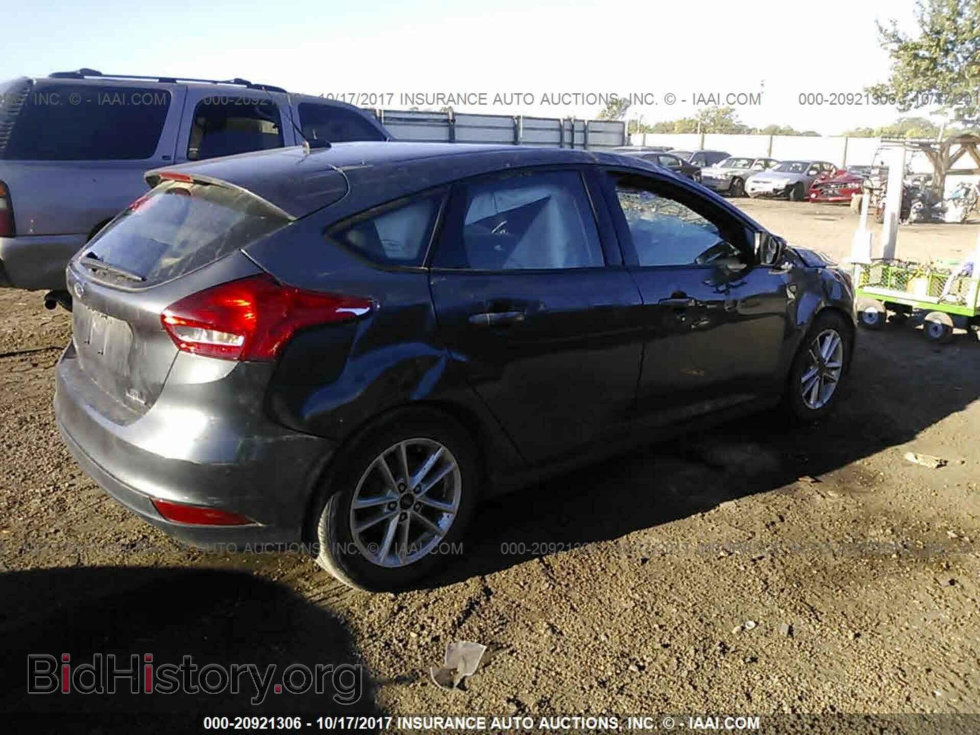 2016 Ford Focus - VIN: 1FADP3K2XGL284054 - Photo 4