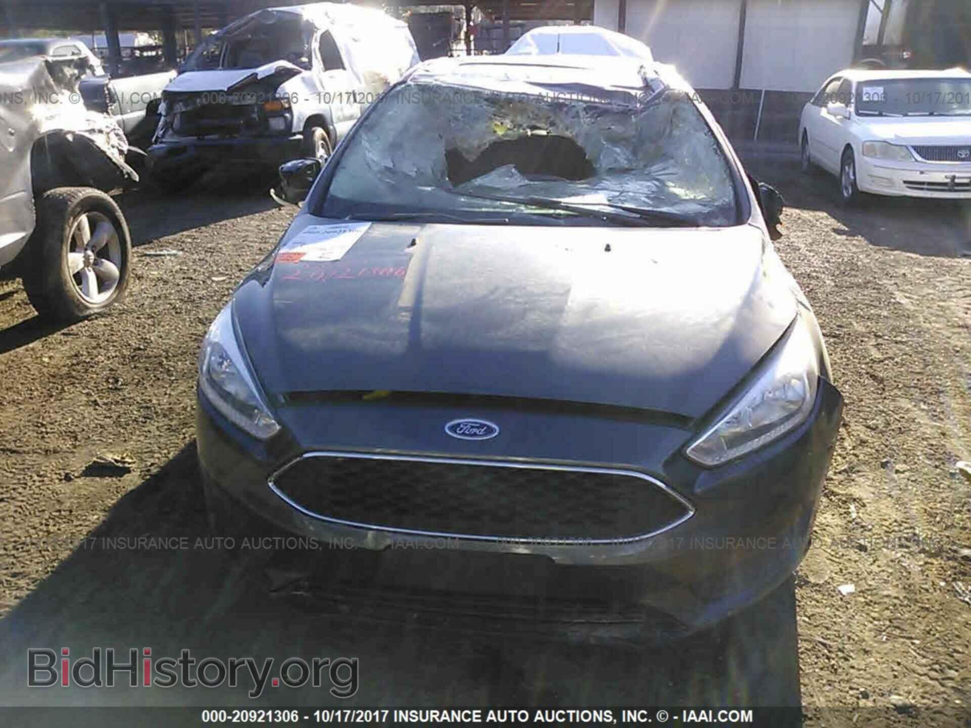 2016 Ford Focus - VIN: 1FADP3K2XGL284054 - Photo 6