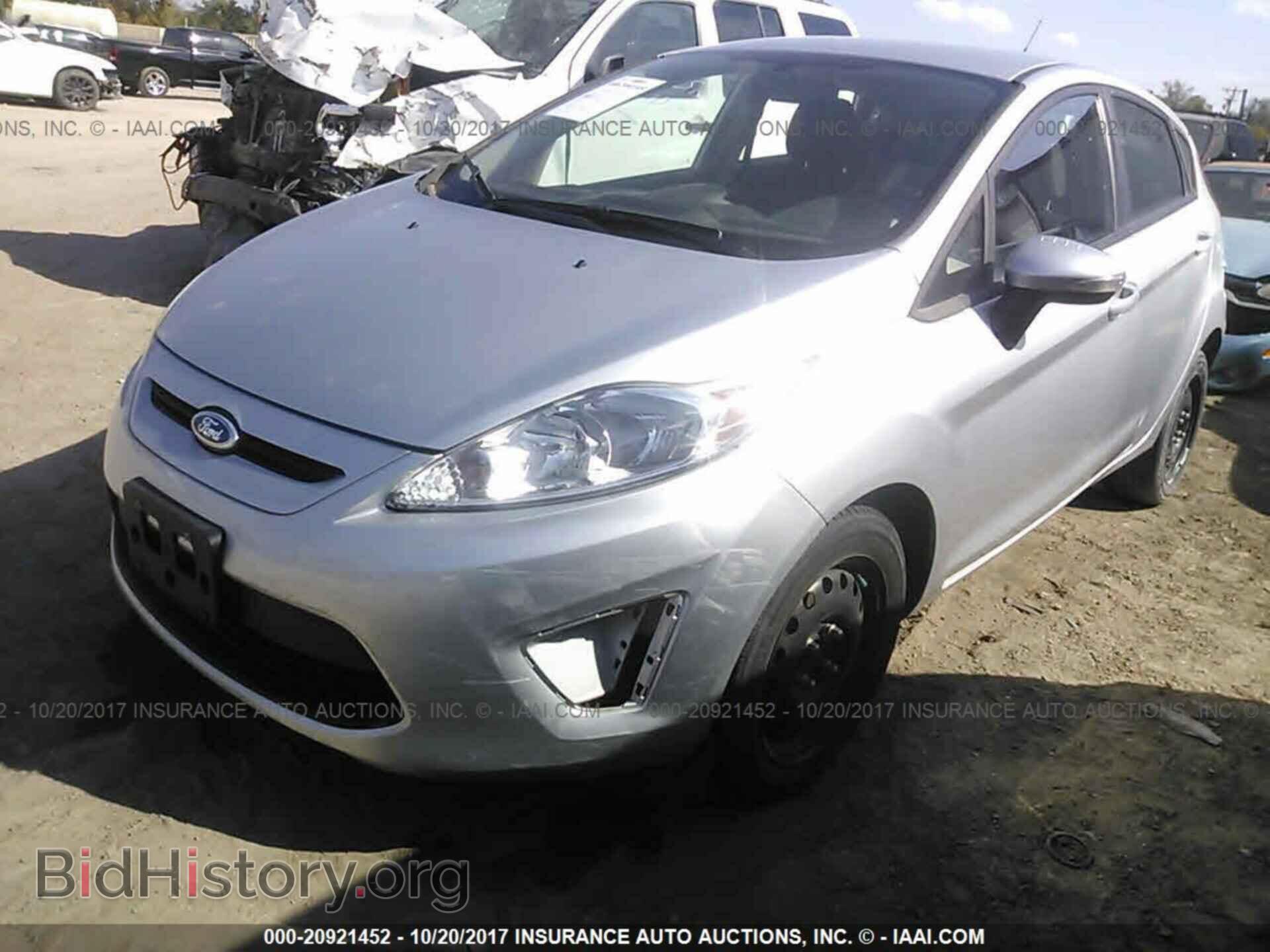 2013 Ford Fiesta - VIN: 3FADP4EJ2DM194383 - Фото 2