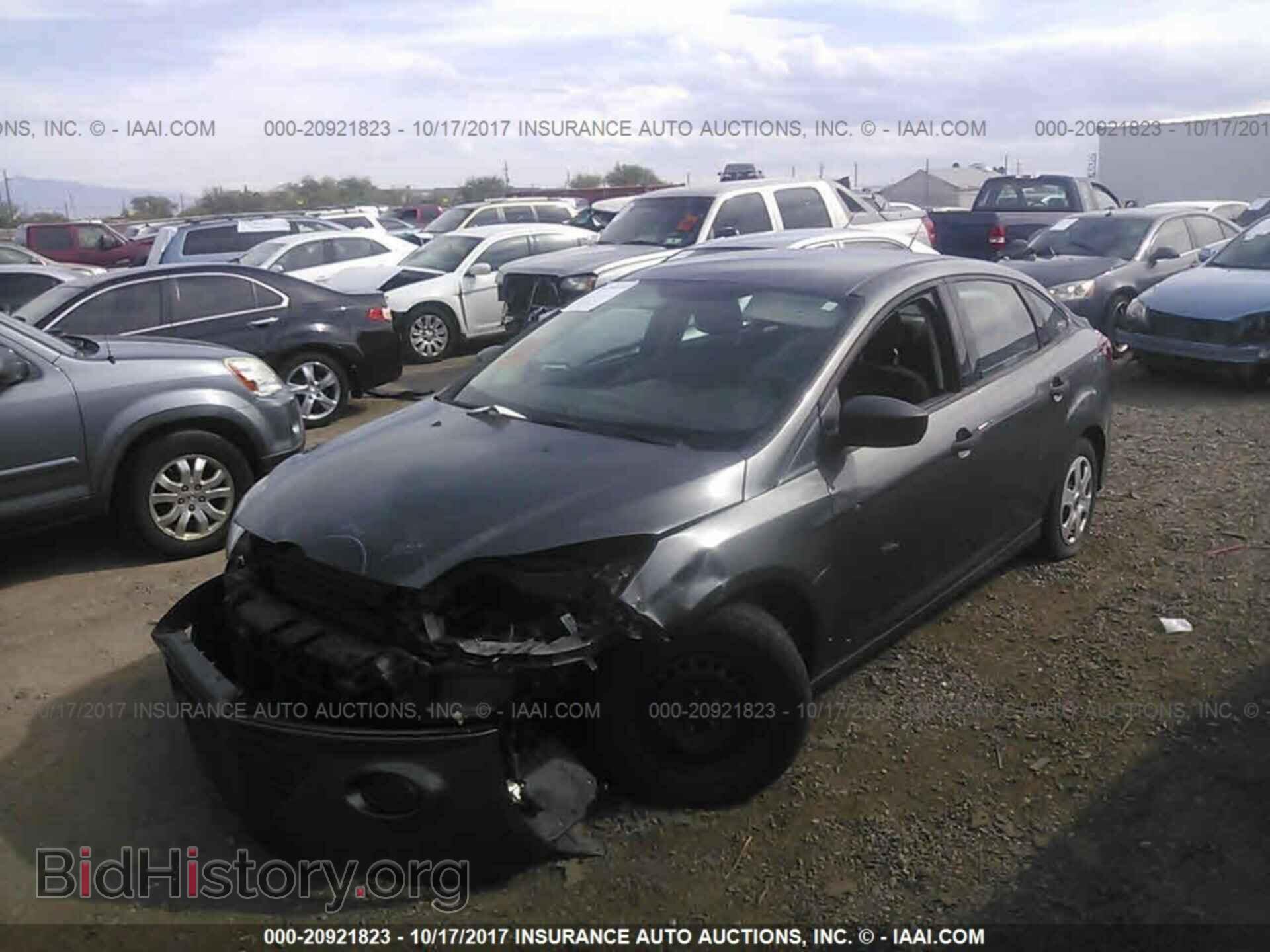2012 Ford Focus - VIN: 1FAHP3E21CL477748 - Photo 2
