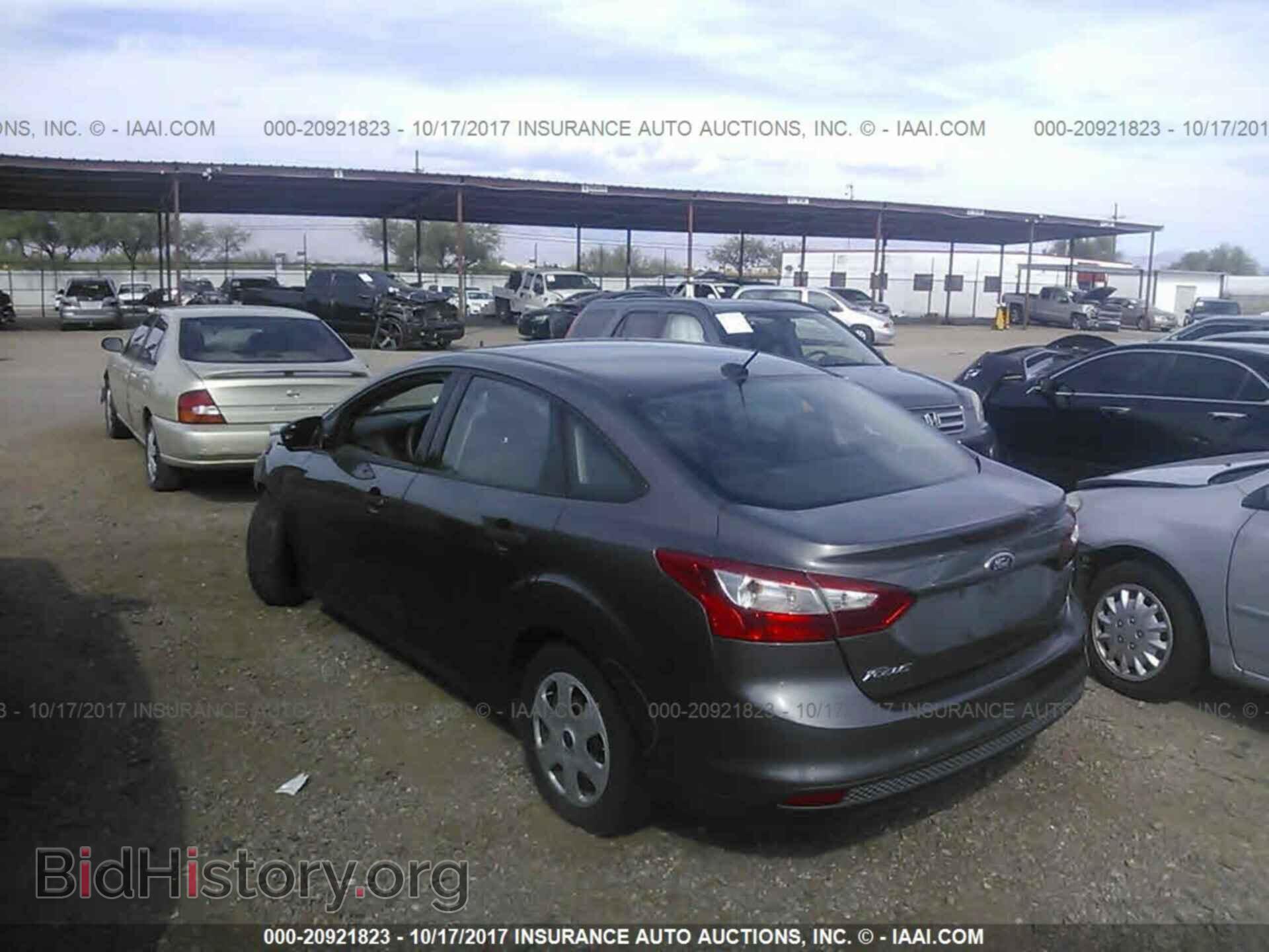 2012 Ford Focus - VIN: 1FAHP3E21CL477748 - Photo 3