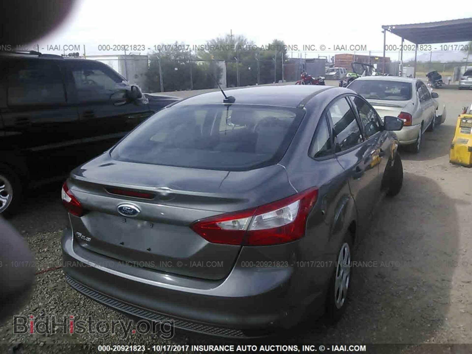 2012 Ford Focus - VIN: 1FAHP3E21CL477748 - Photo 4