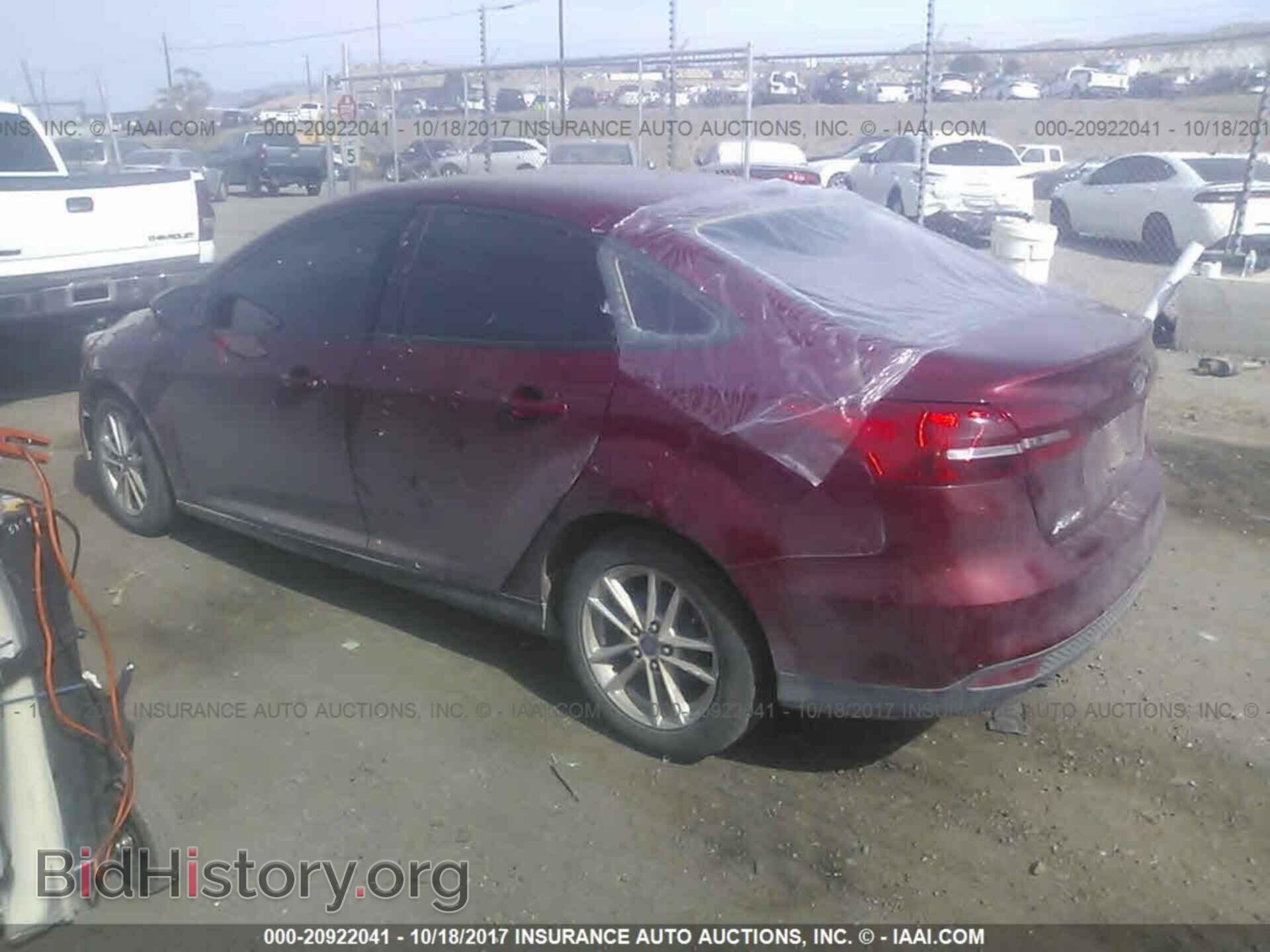 2015 Ford Focus - VIN: 1FADP3F2XFL324190 - Photo 3