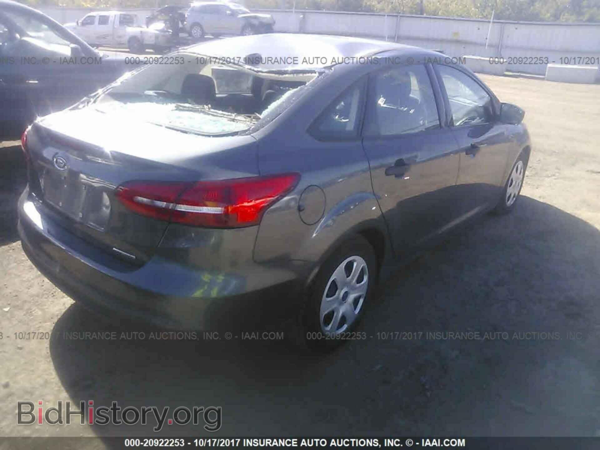 2015 Ford Focus - VIN: 1FADP3E20FL346779 - Photo 4