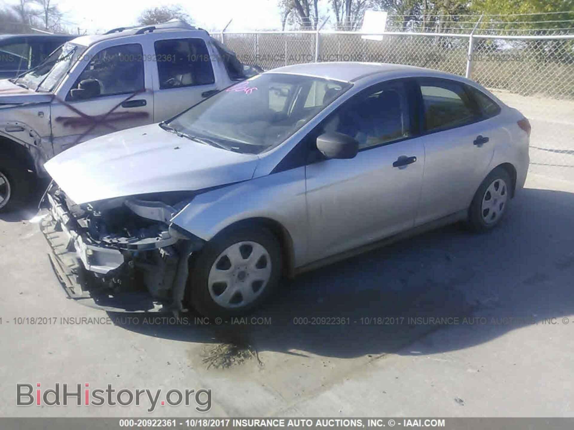 2015 Ford Focus - VIN: 1FADP3E25FL255636 - Photo 2