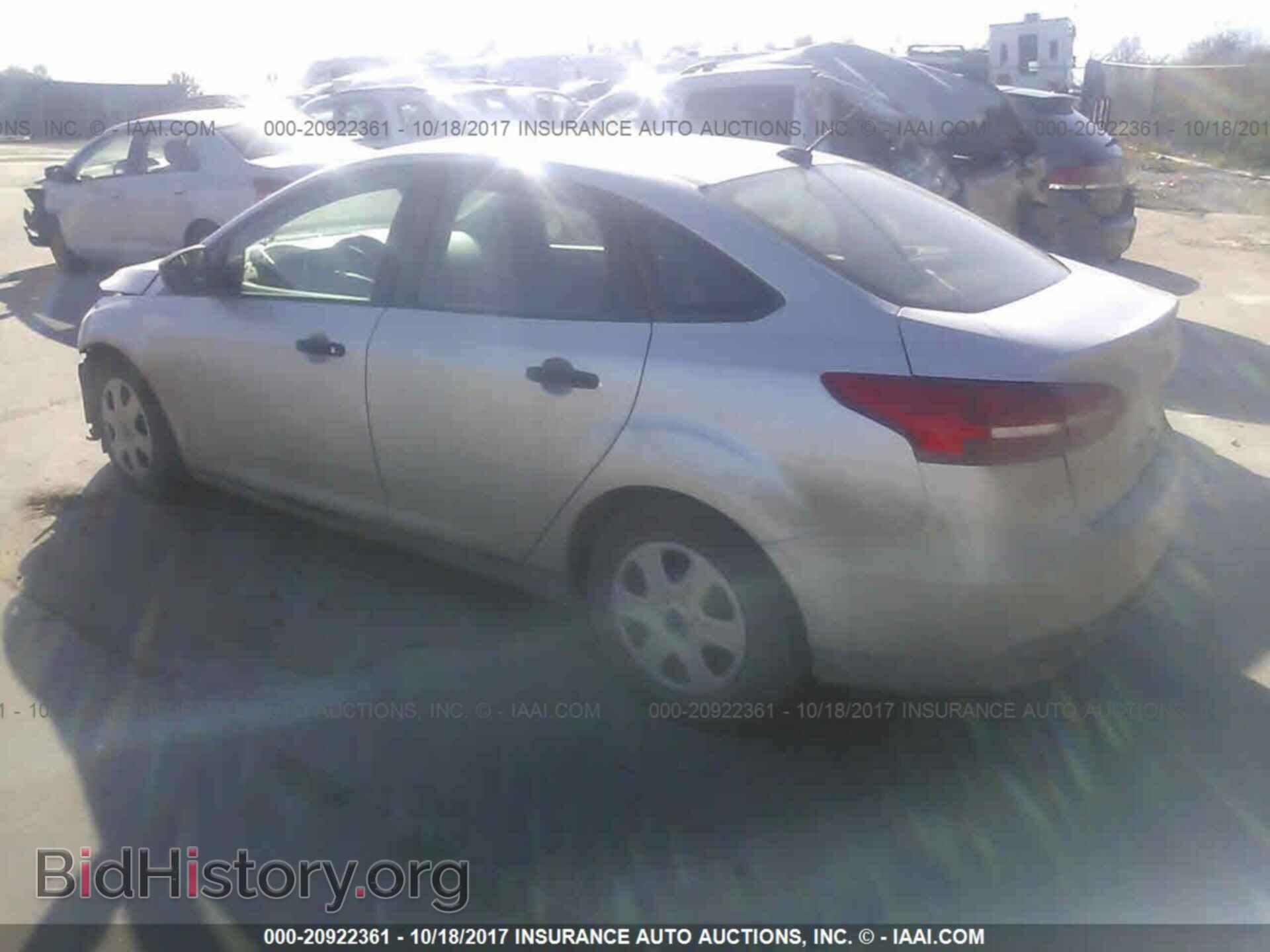2015 Ford Focus - VIN: 1FADP3E25FL255636 - Photo 3