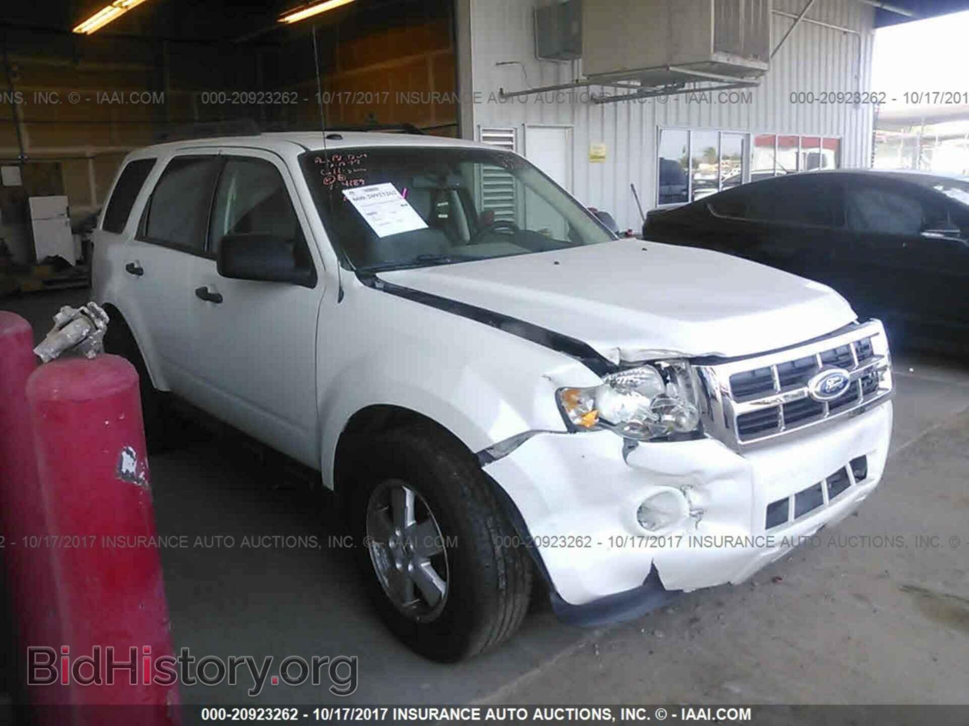 Photo 1FMCU0DG9BKB74189 - Ford Escape 2011