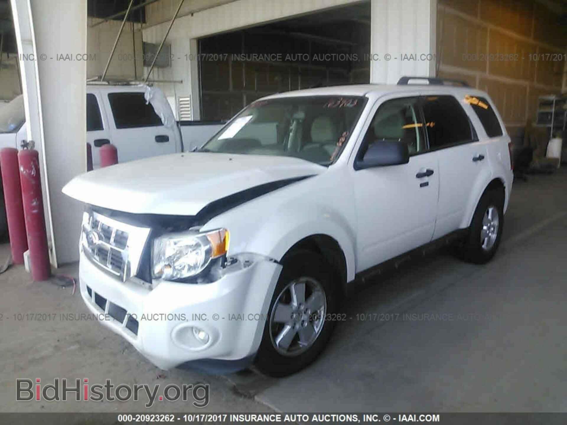 2011 Ford Escape - VIN: 1FMCU0DG9BKB74189 - Photo 2