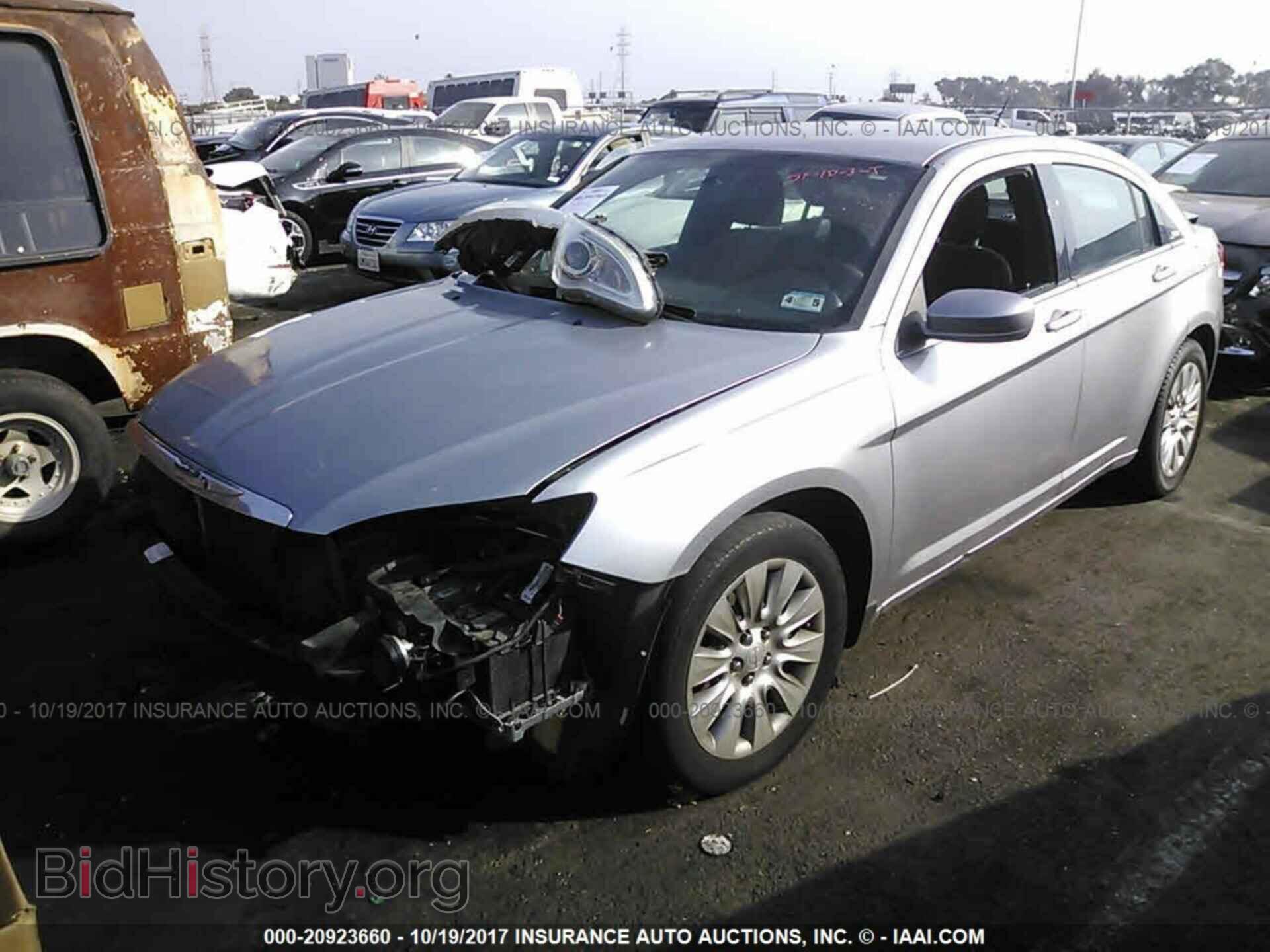 2013 Chrysler 200 - VIN: 1C3CCBAB6DN641926 - Photo 2