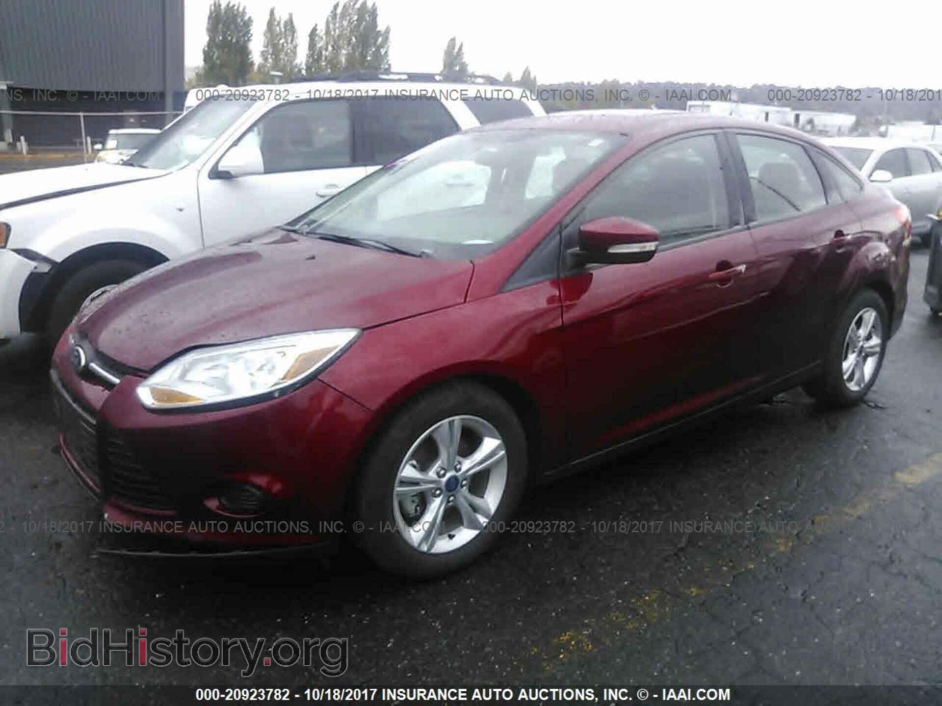2014 Ford Focus - VIN: 1FADP3F25EL225095 - Фото 2