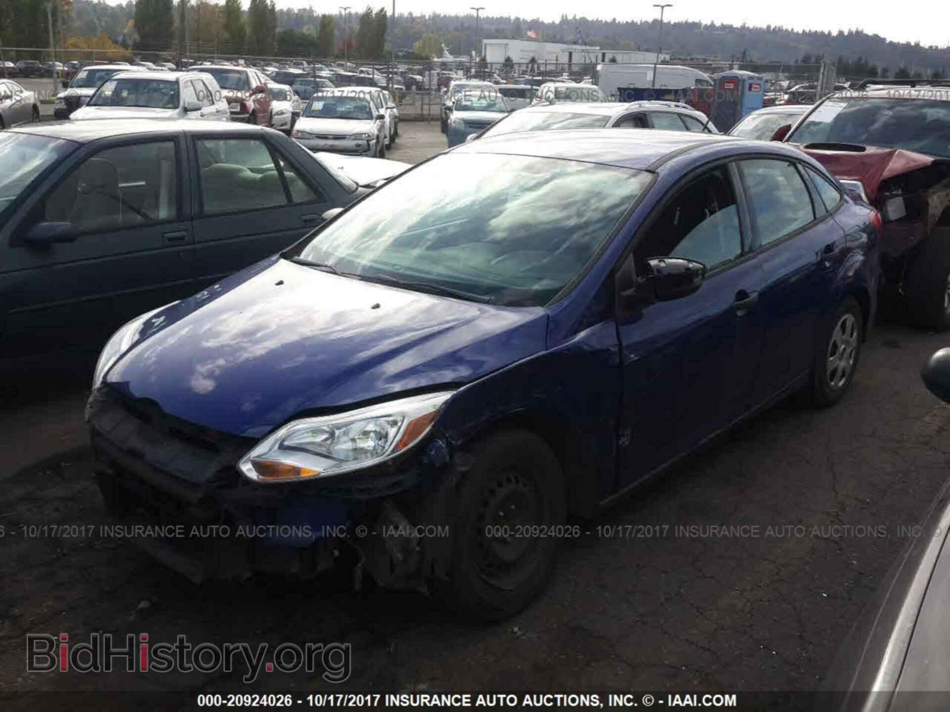 2012 Ford Focus - VIN: 1FAHP3E24CL279827 - Фото 2