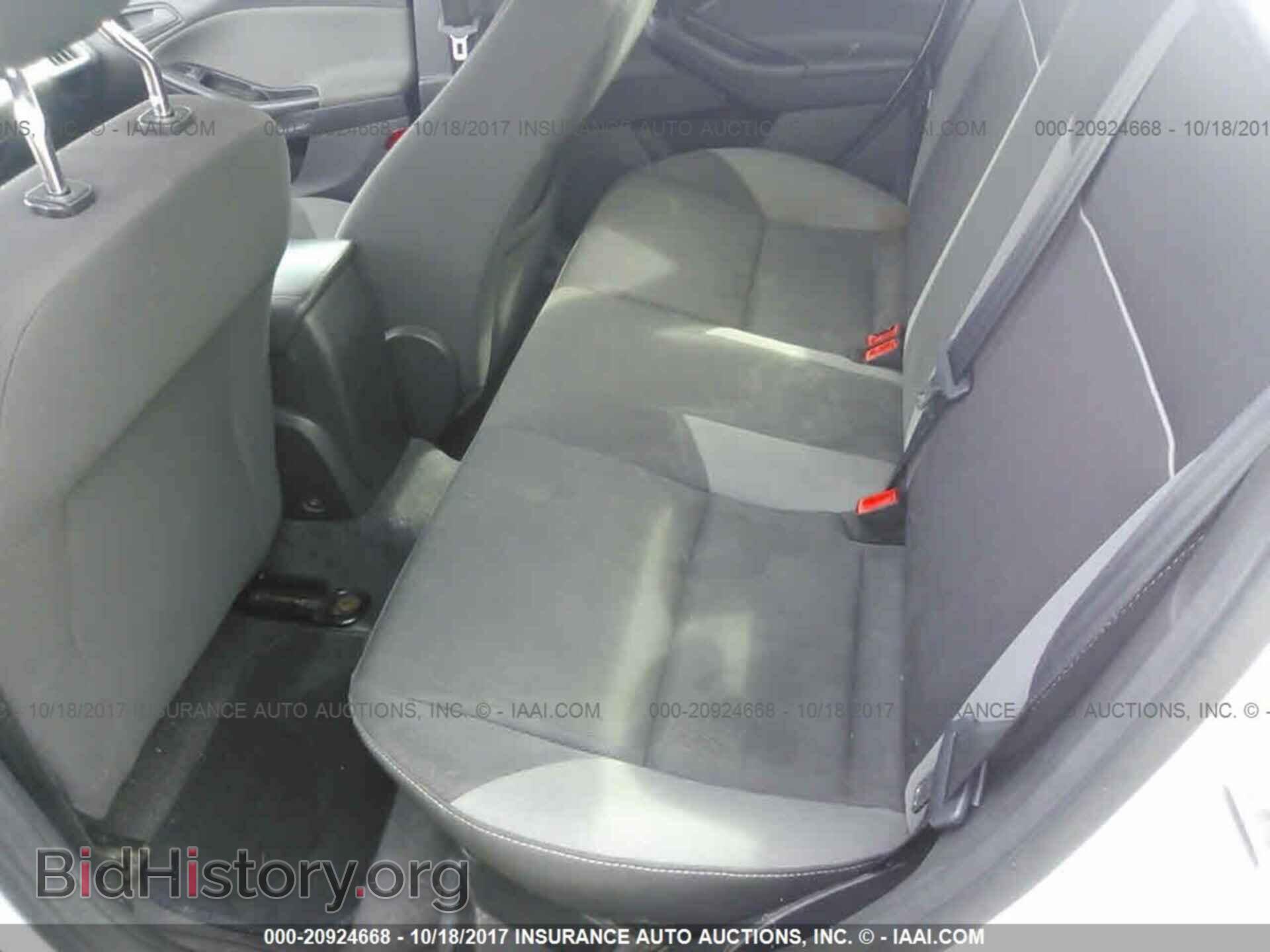 2012 Ford Focus - VIN: 1FAHP3F2XCL179178 - Photo 8
